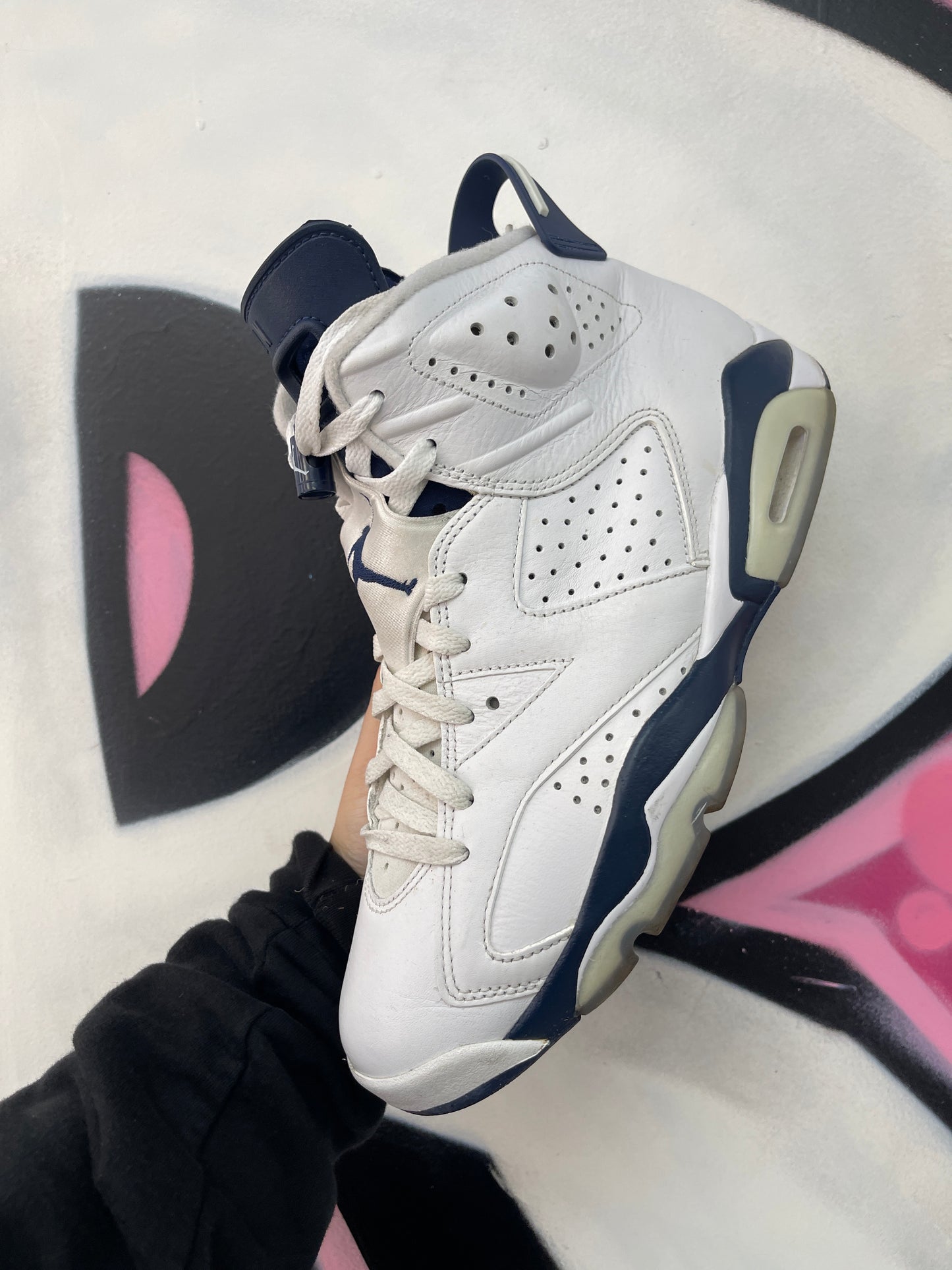 Nike Jordan 6 Midnight Navy Sneakers