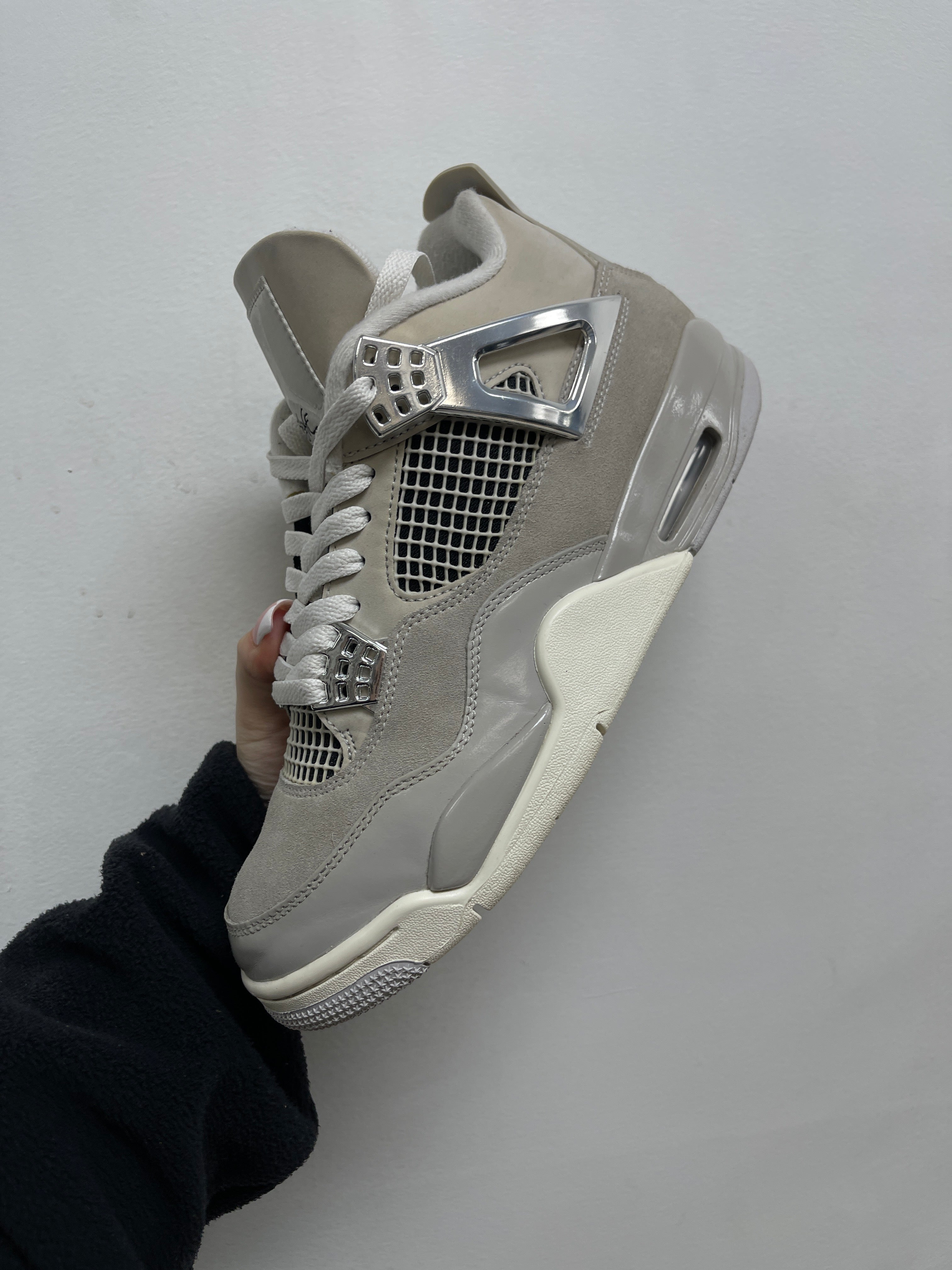 Jordan 4 Frozen Moments Sneakers