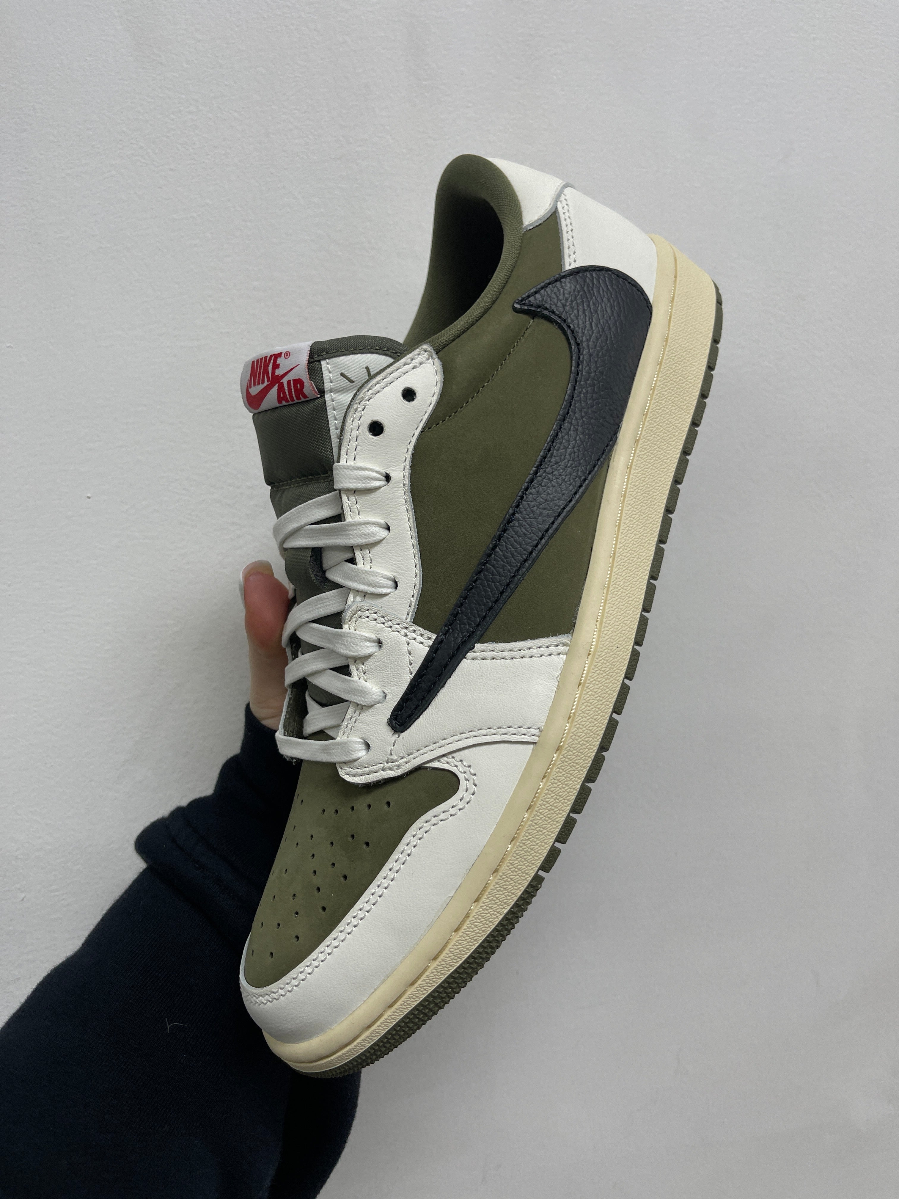 Jordan 1 Low Travis Scott Medium Olive Sneakers