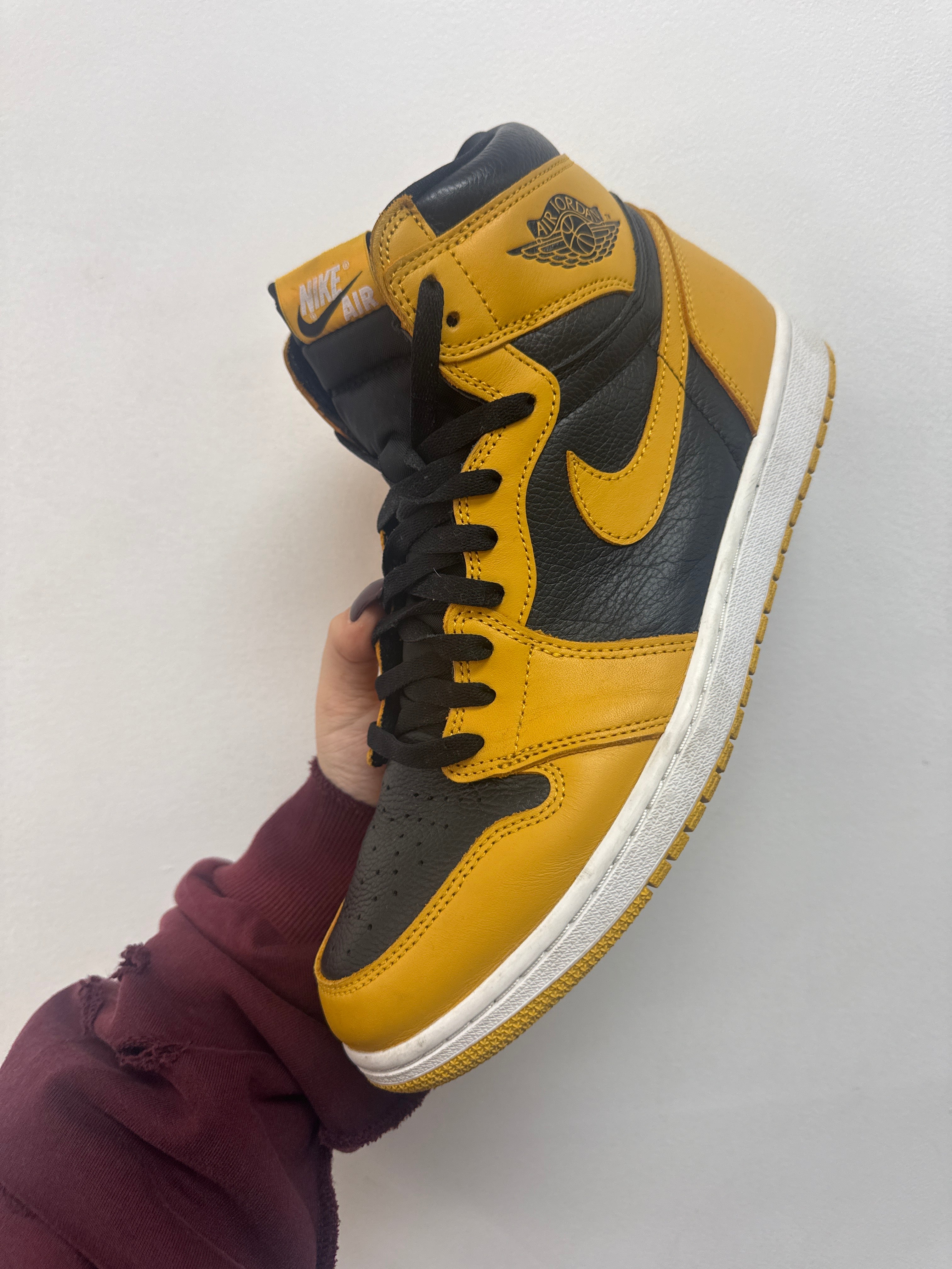 Jordan 1 Pollen Sneakers