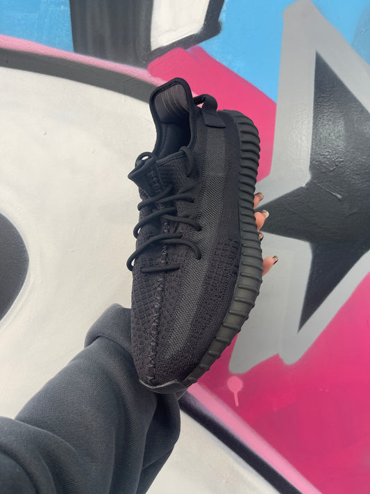 YZY 350 Onyx Lightly Worn 11.5 With Box