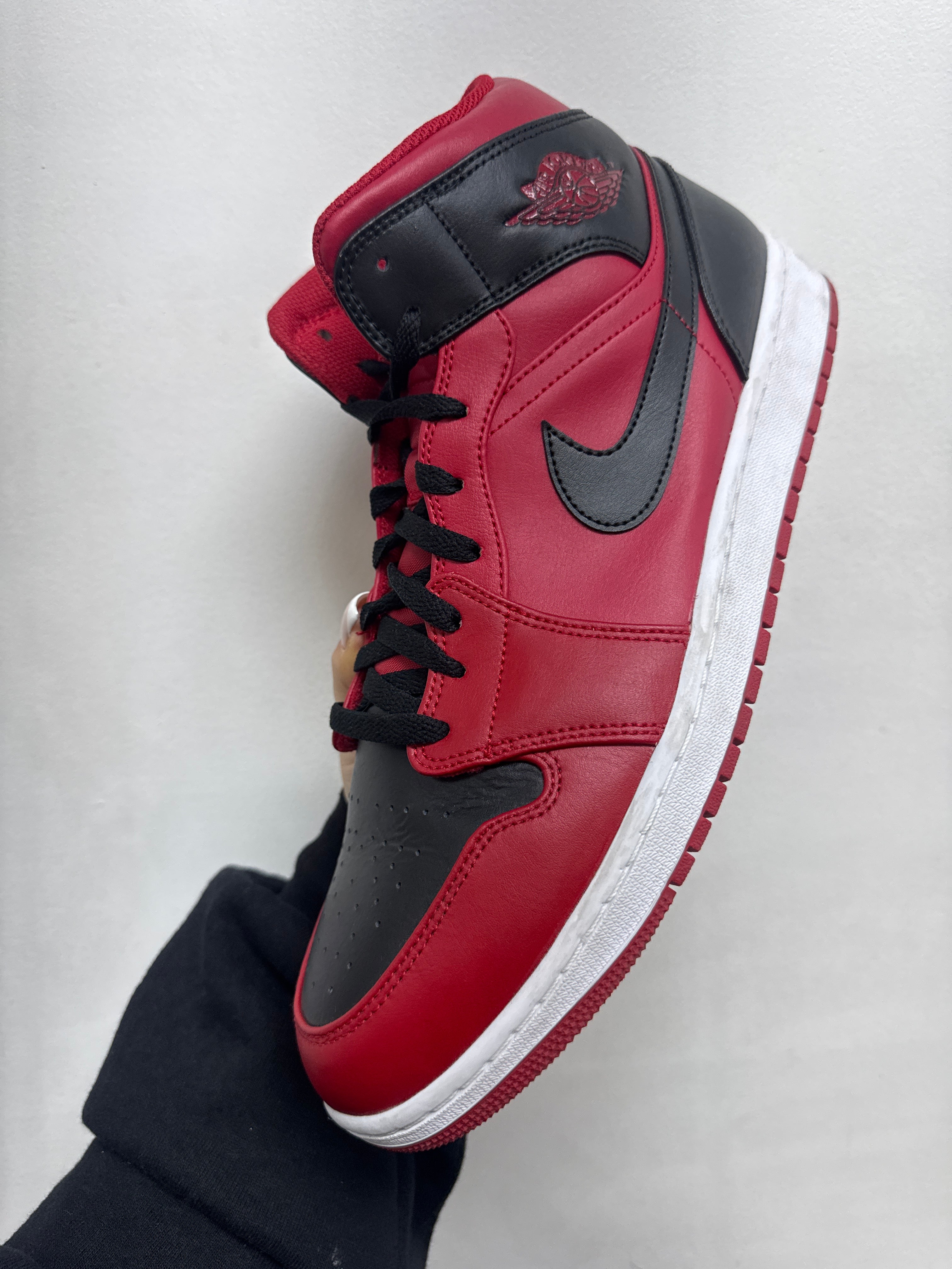 Jordan 1 Mid Reverse Bred Sneakers