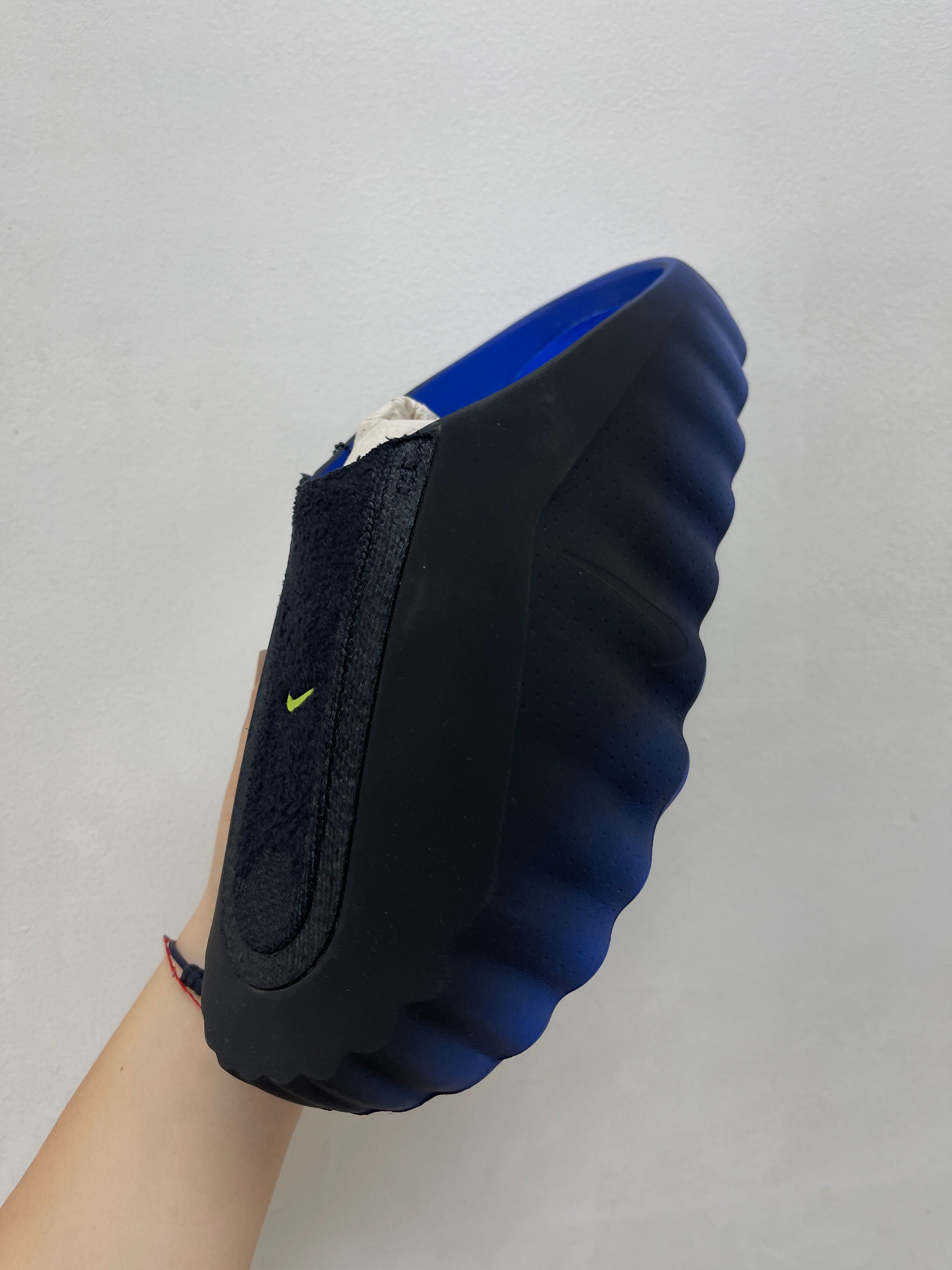 Nike Black Hyper Royal Flyknit Mind 001 Slides