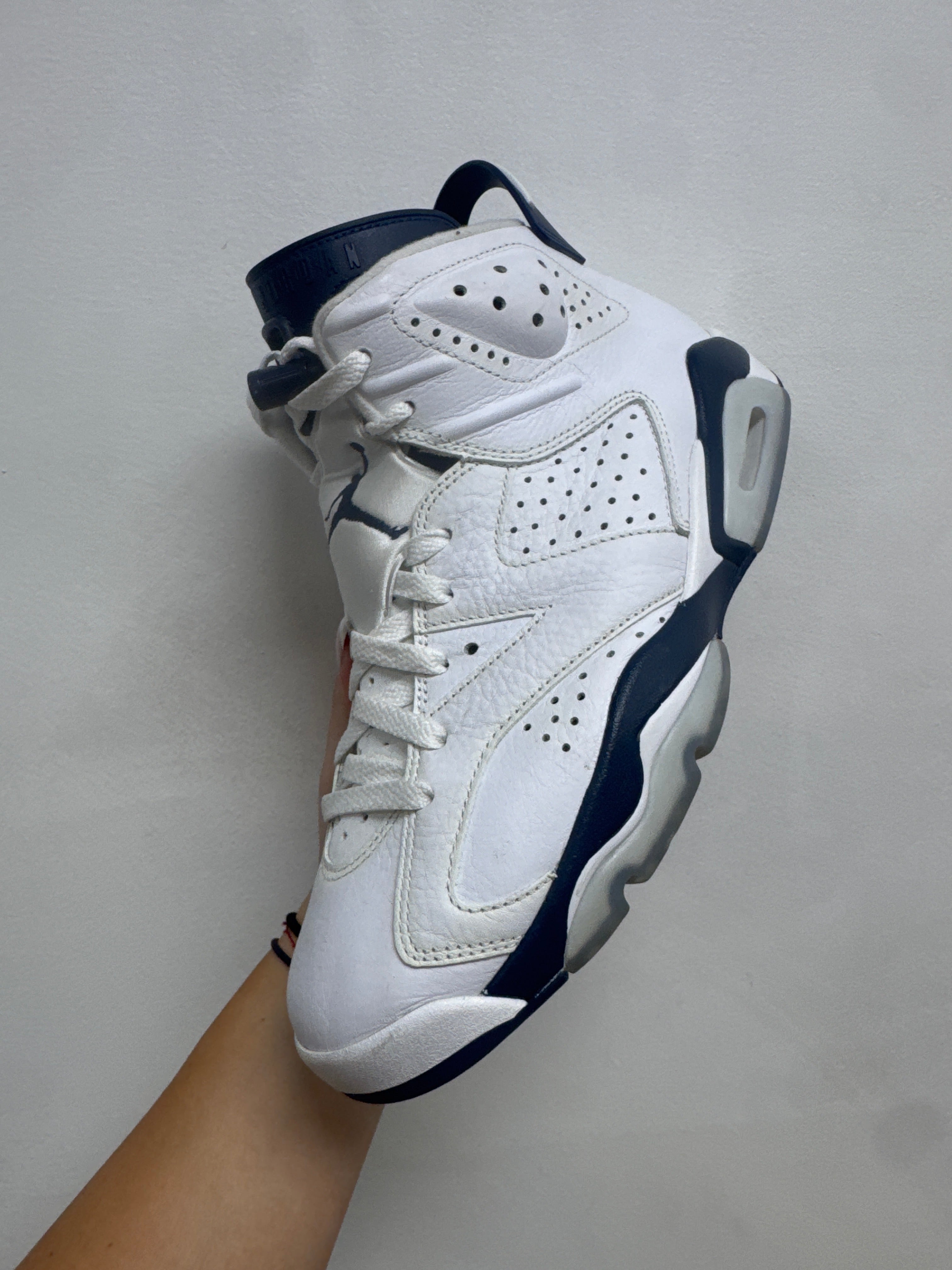 Jordan 6 Midnight Navy Sneakers