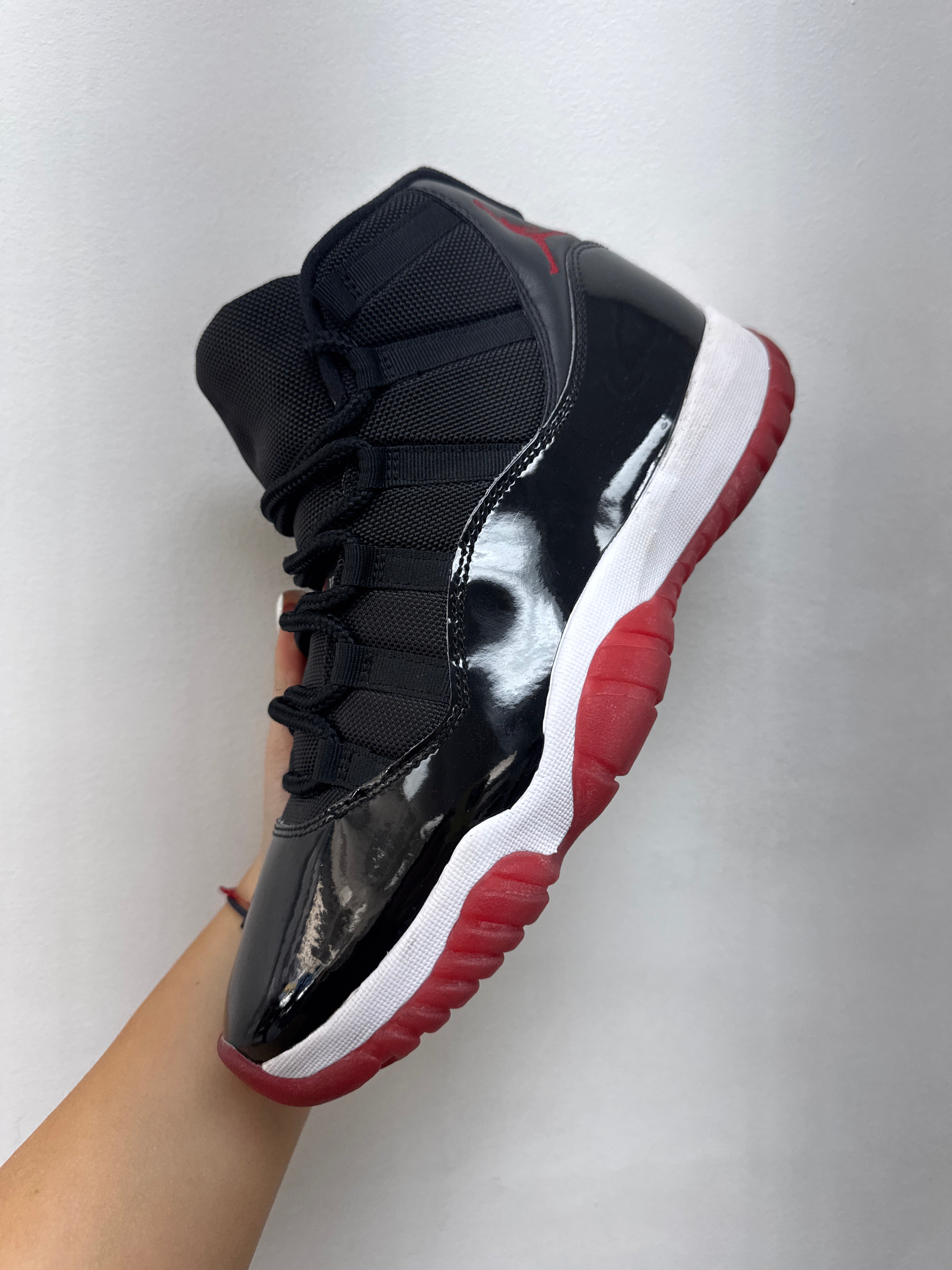 Jordan 11 Bred Sneakers