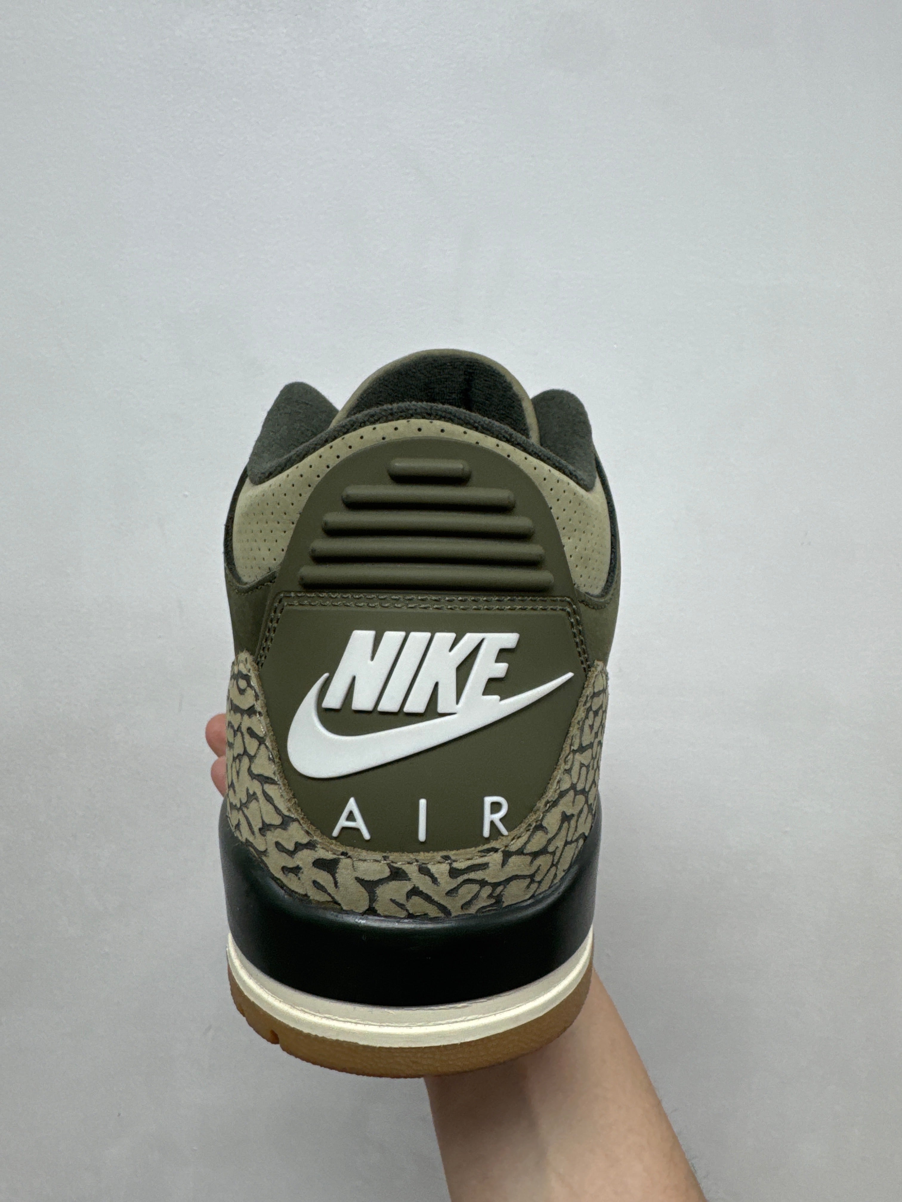 Jordan 3 Family Affairs Sneakers
