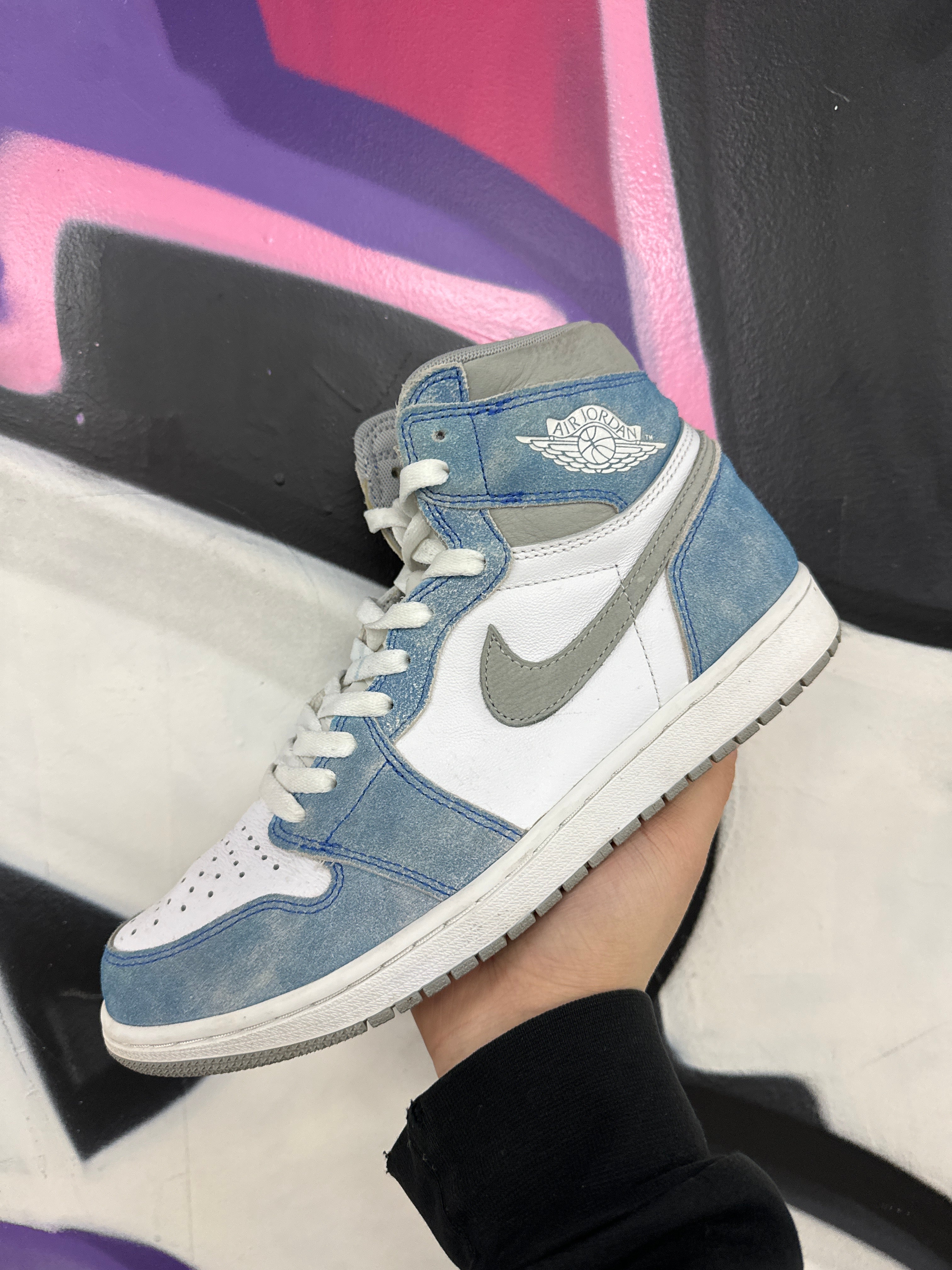 Jordan 1 Hyper Royal Sneakers