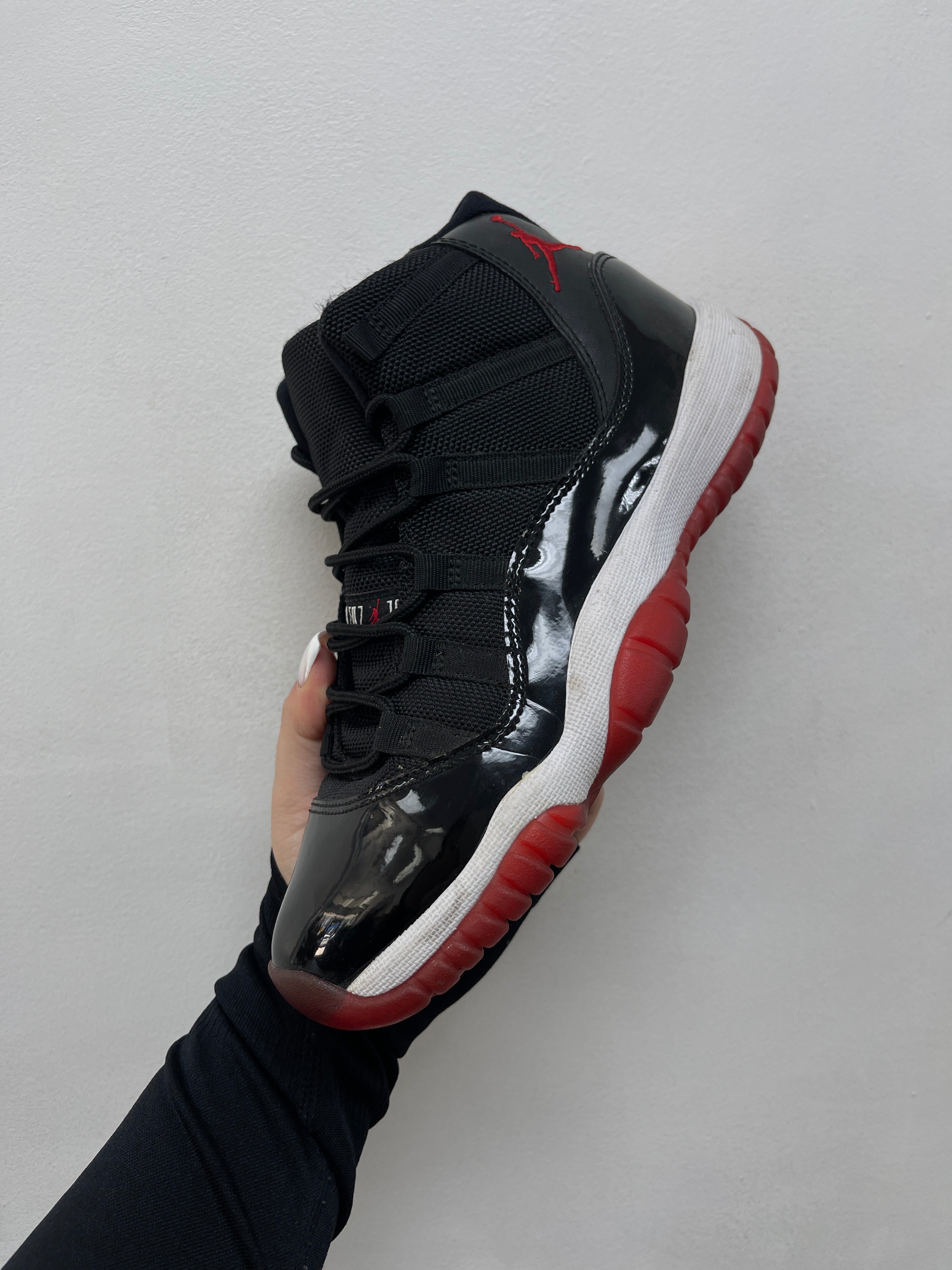 Jordan 11 Bred Sneakers