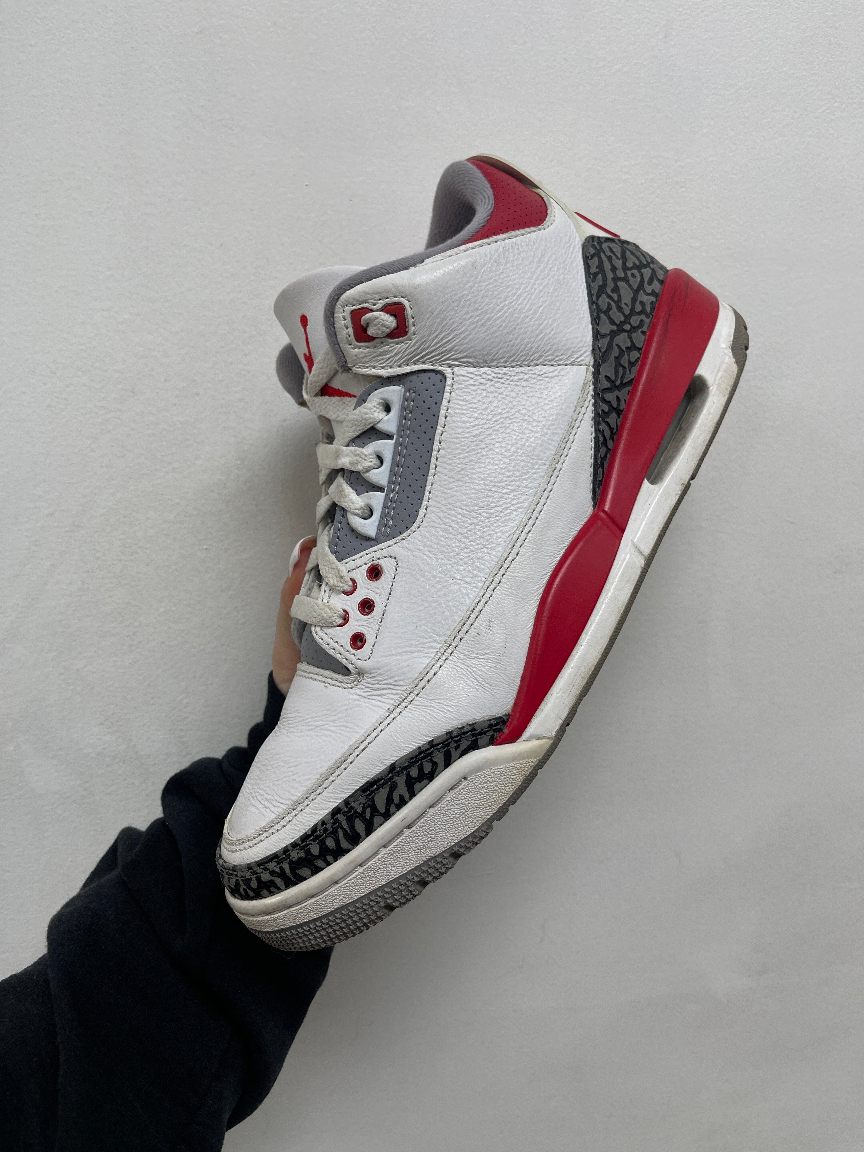 Jordan 3 Fire Red Sneakers