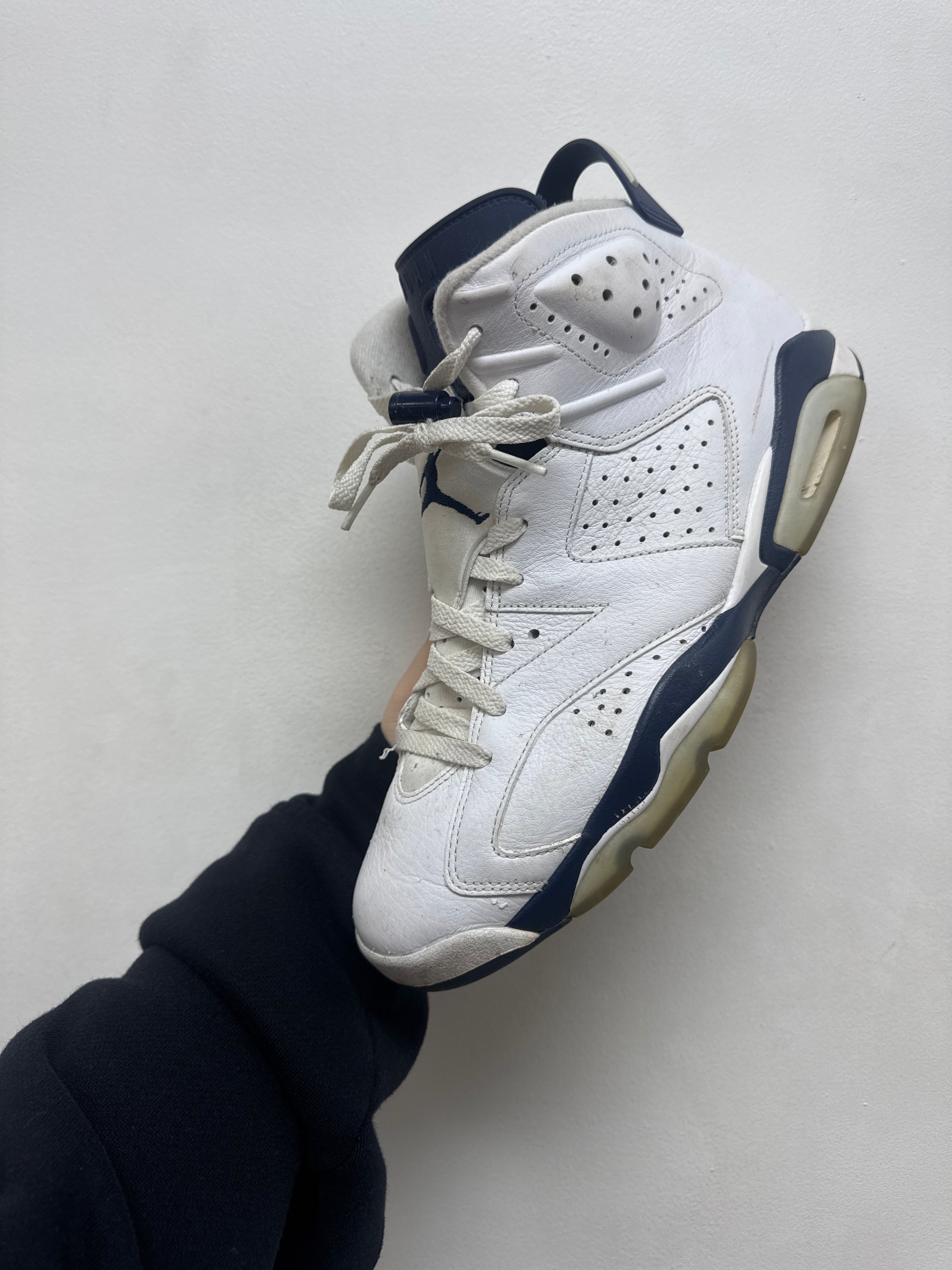 Nike Jordan 6 Midnight Navy Sneakers