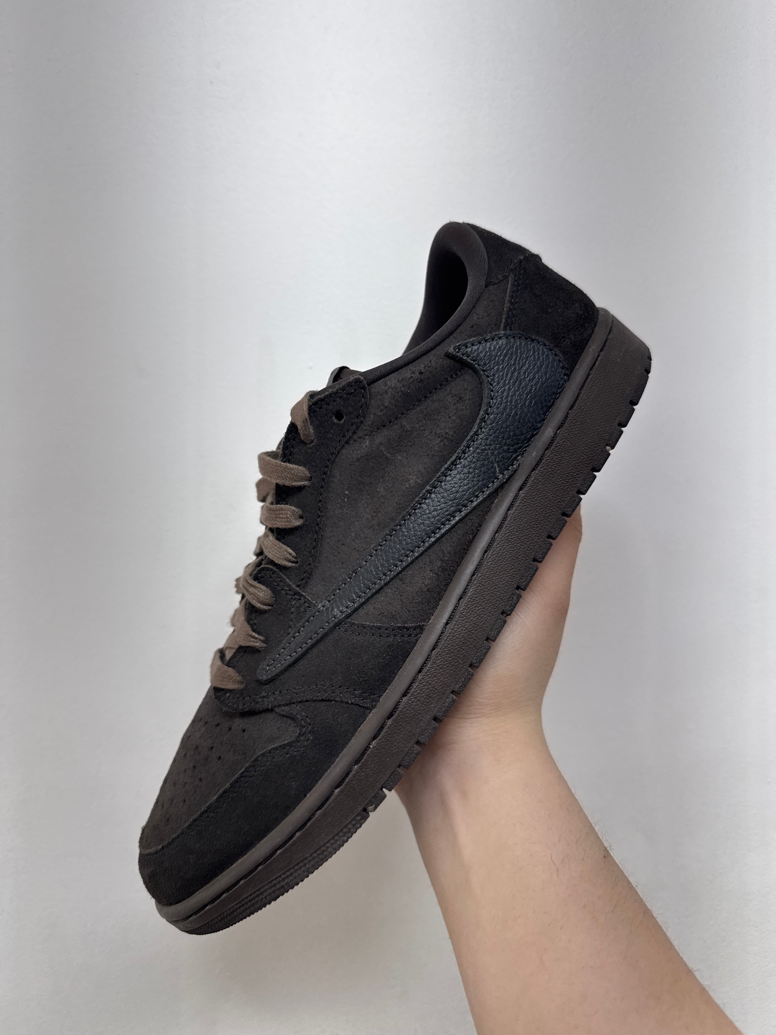 Jordan 1 Low Travis Scott Velvet Brown Sneakers