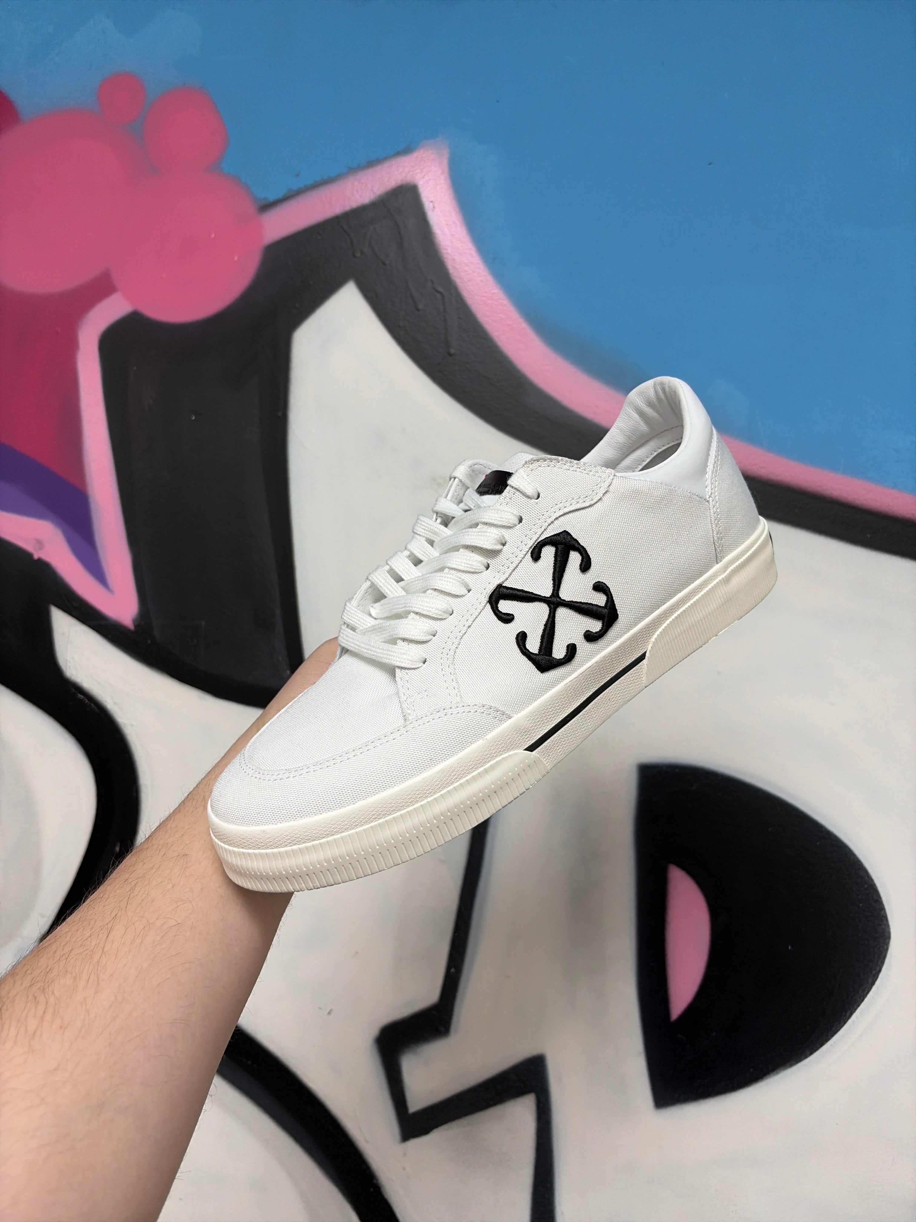 Off White White Black Vulcan Low Sneakers