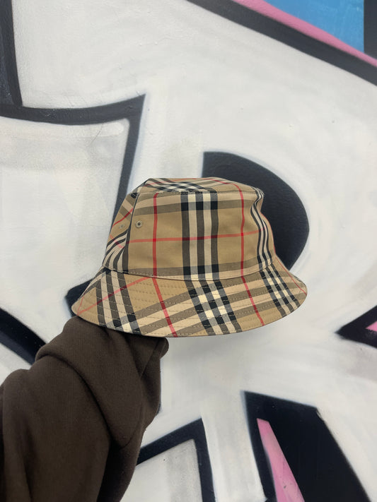 Burberry Bucket Hat Brown Used Medium N/A