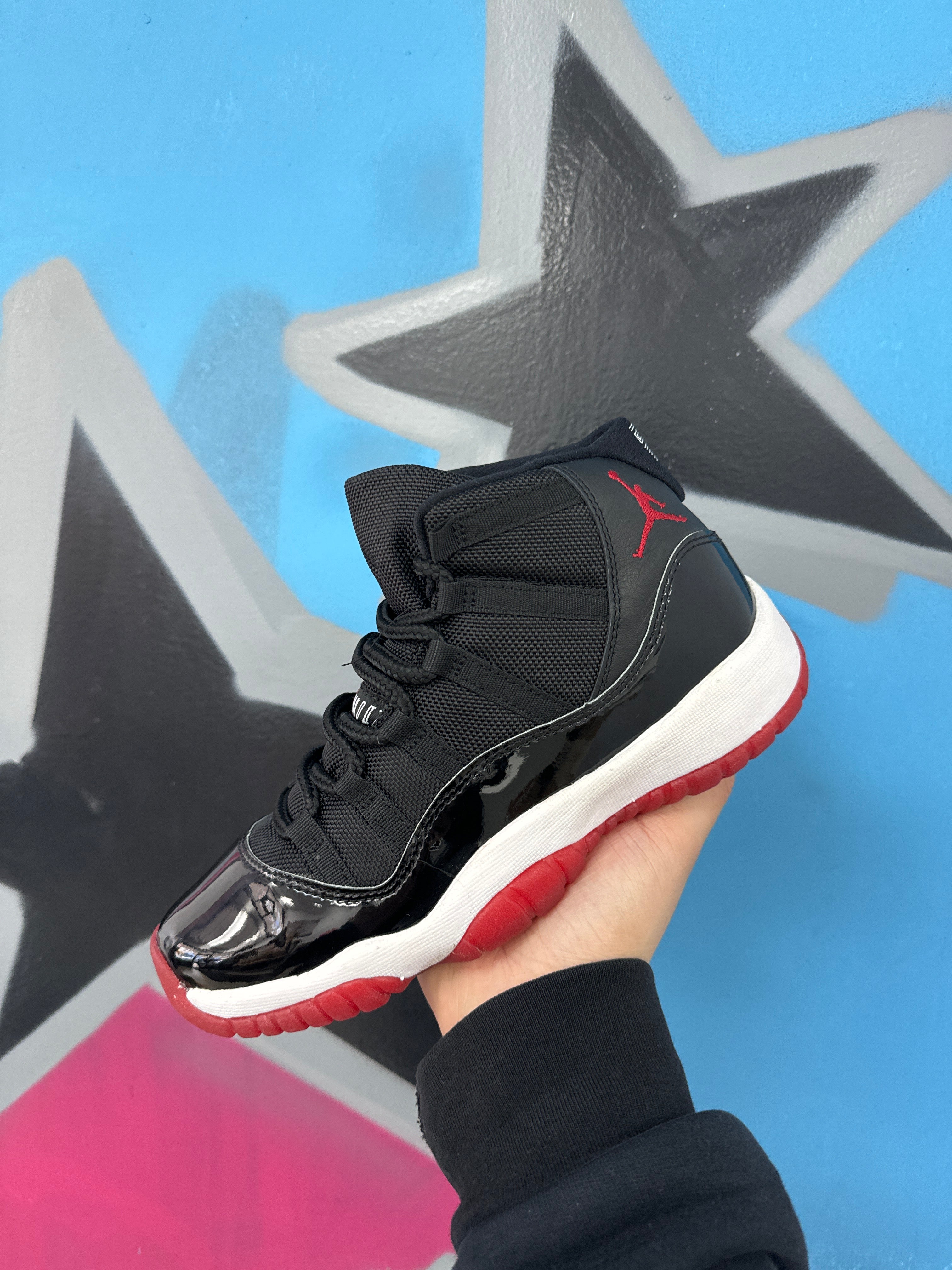 Jordan 11 Bred Sneakers