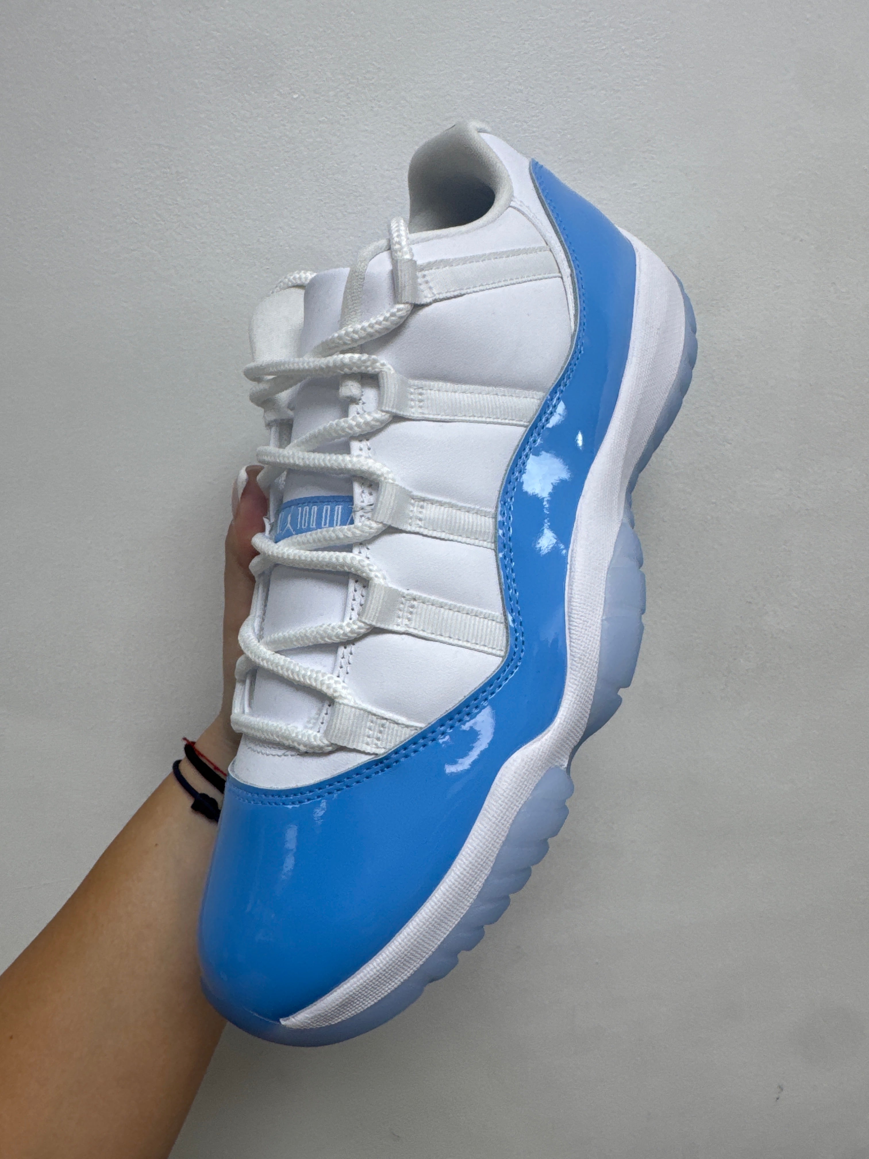 Jordan 11 Low University Blue Sneakers
