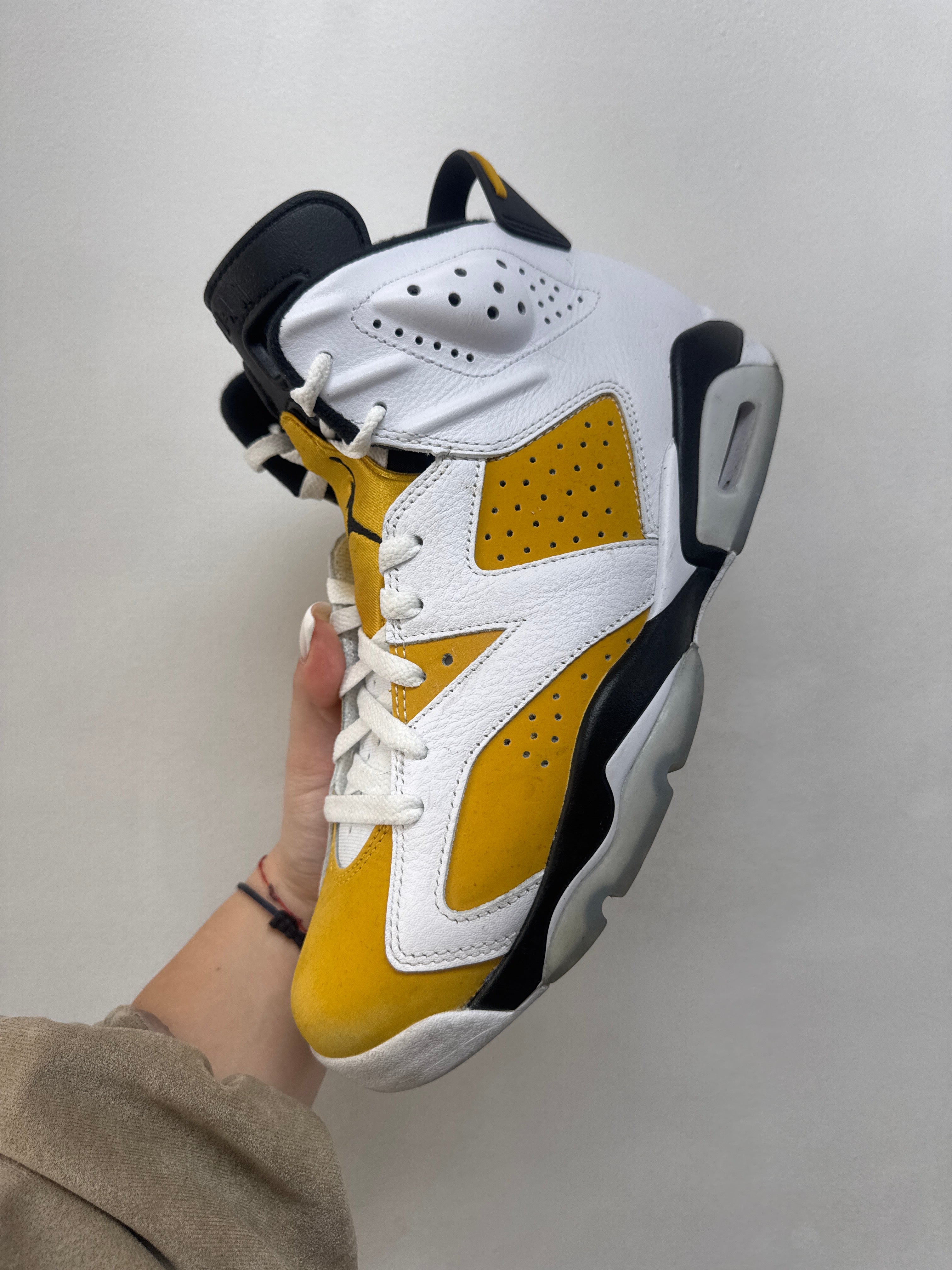 Jordan 6 Ochre Sneakers