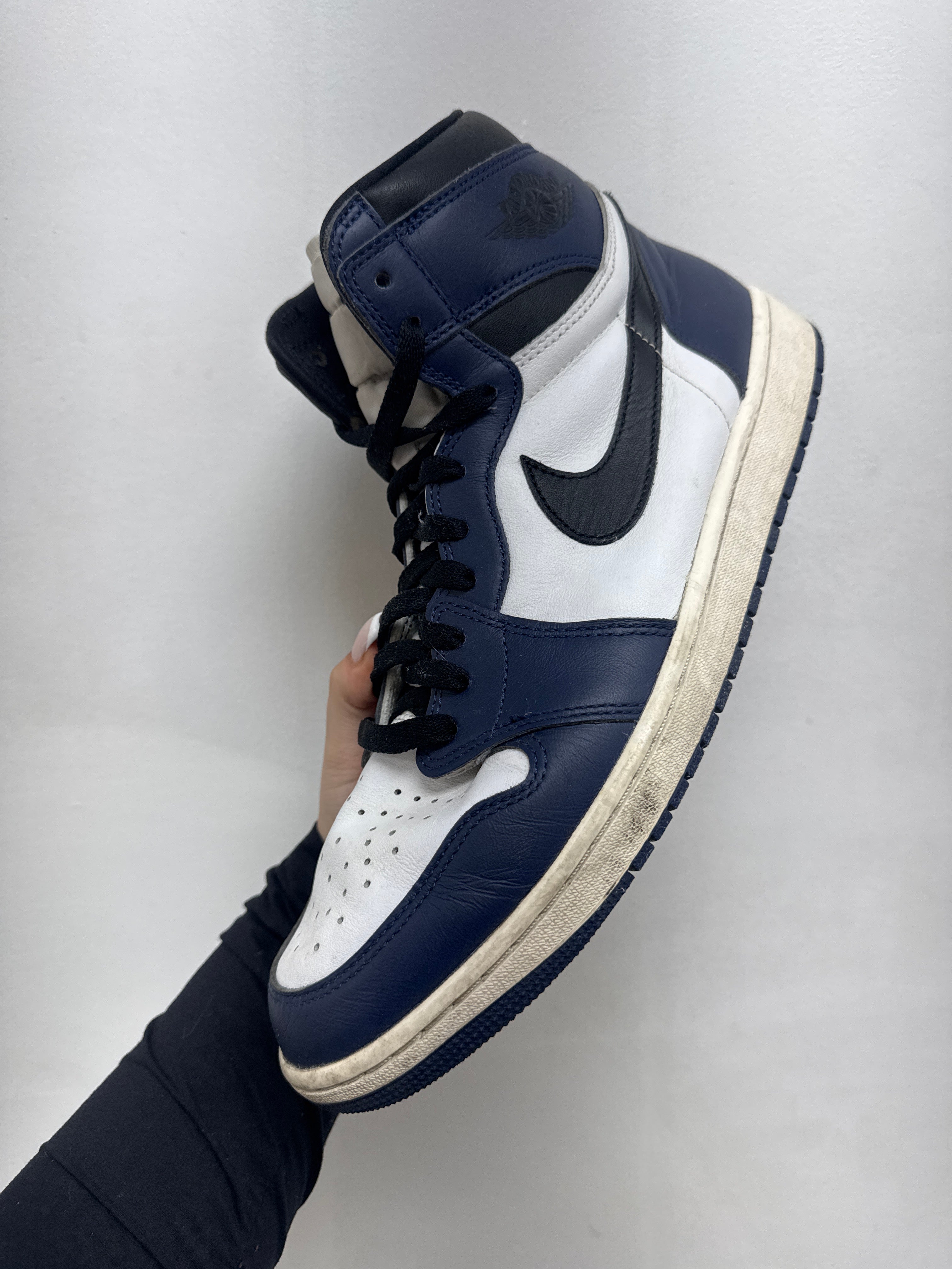Jordan 1 Midnight Navy Sneakers