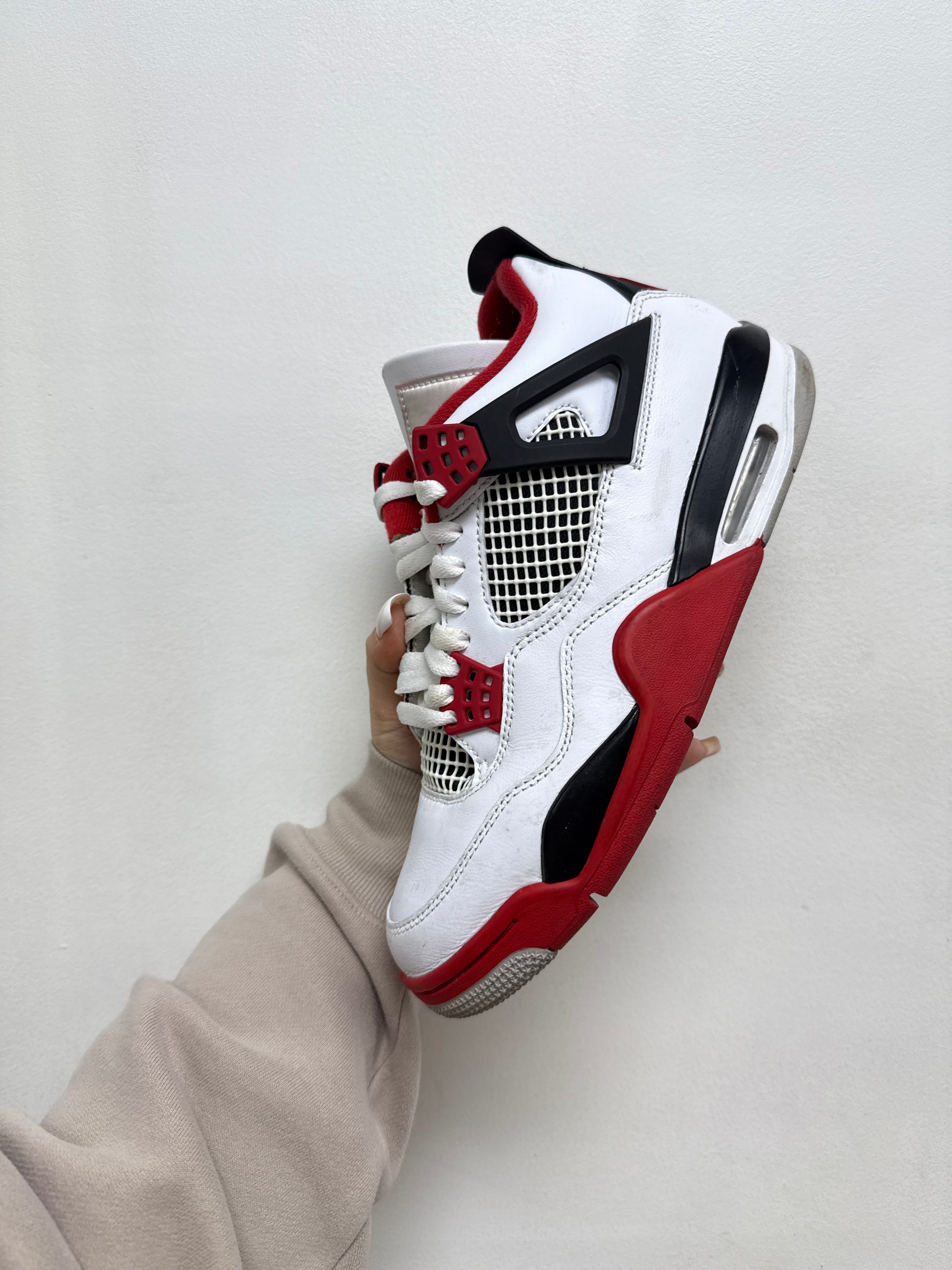 Jordan 4 Fire Red Sneakers