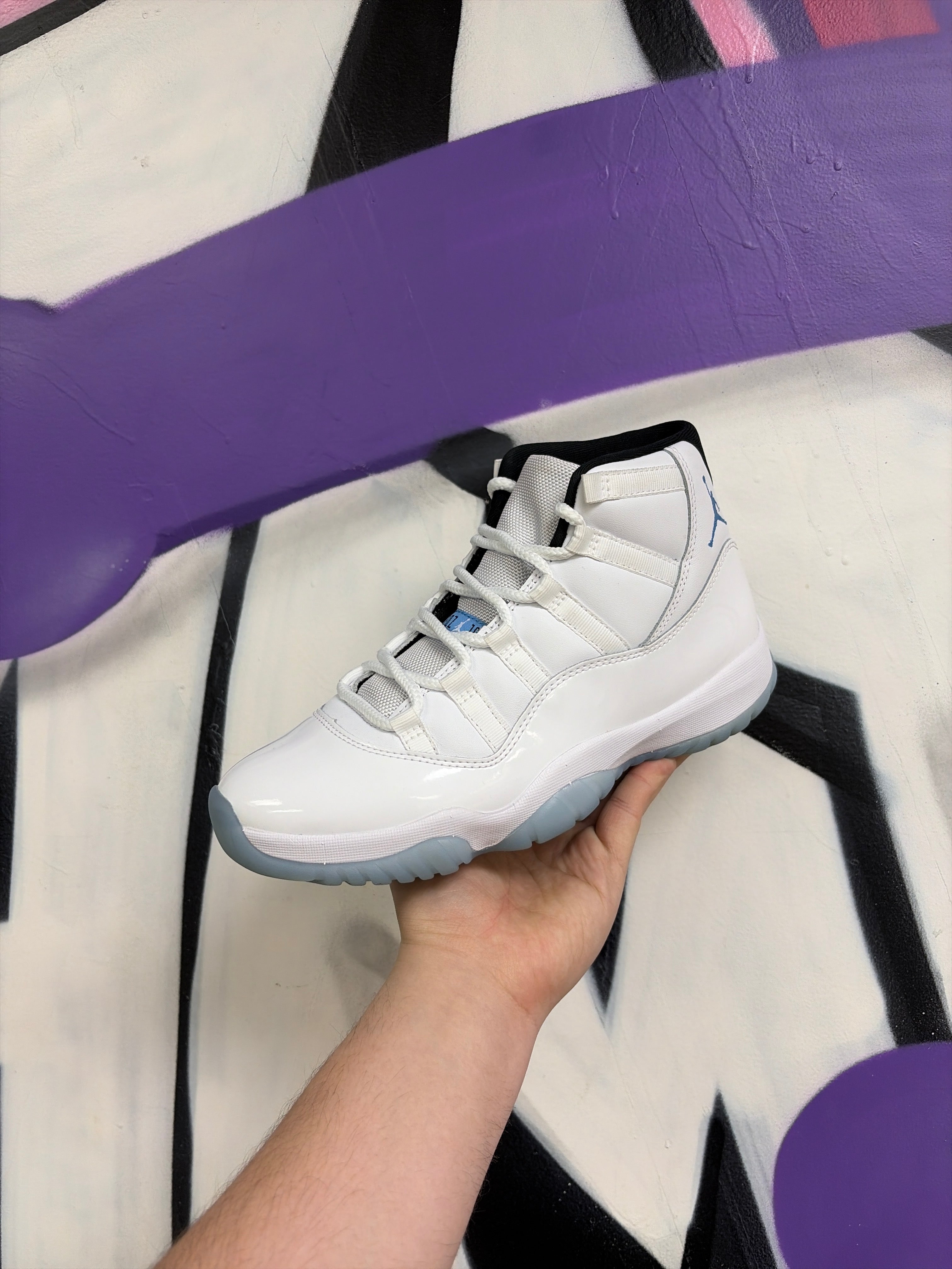 Jordan 11 Legend Blue Sneakers