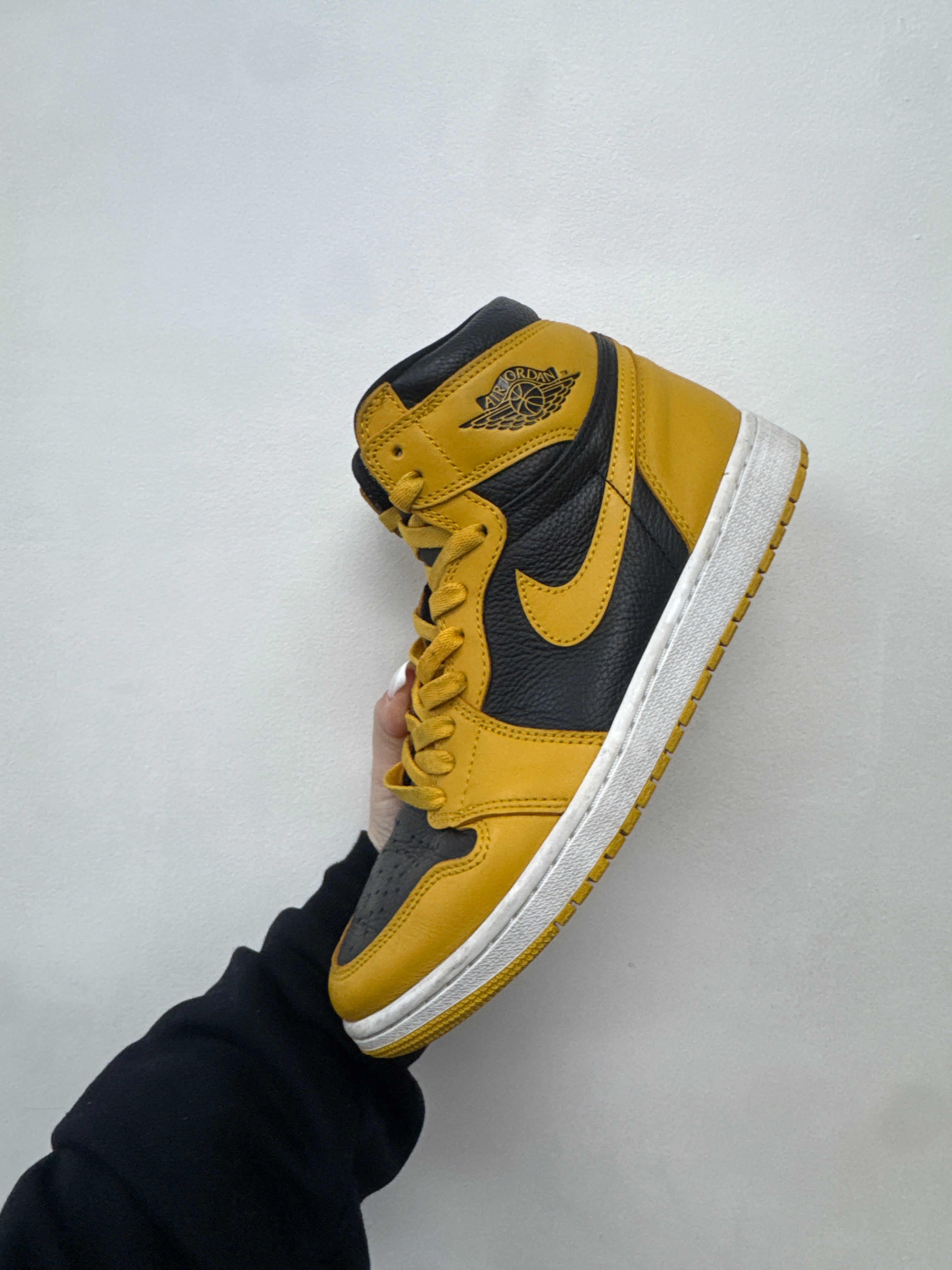 Jordan 1 Pollen Sneakers