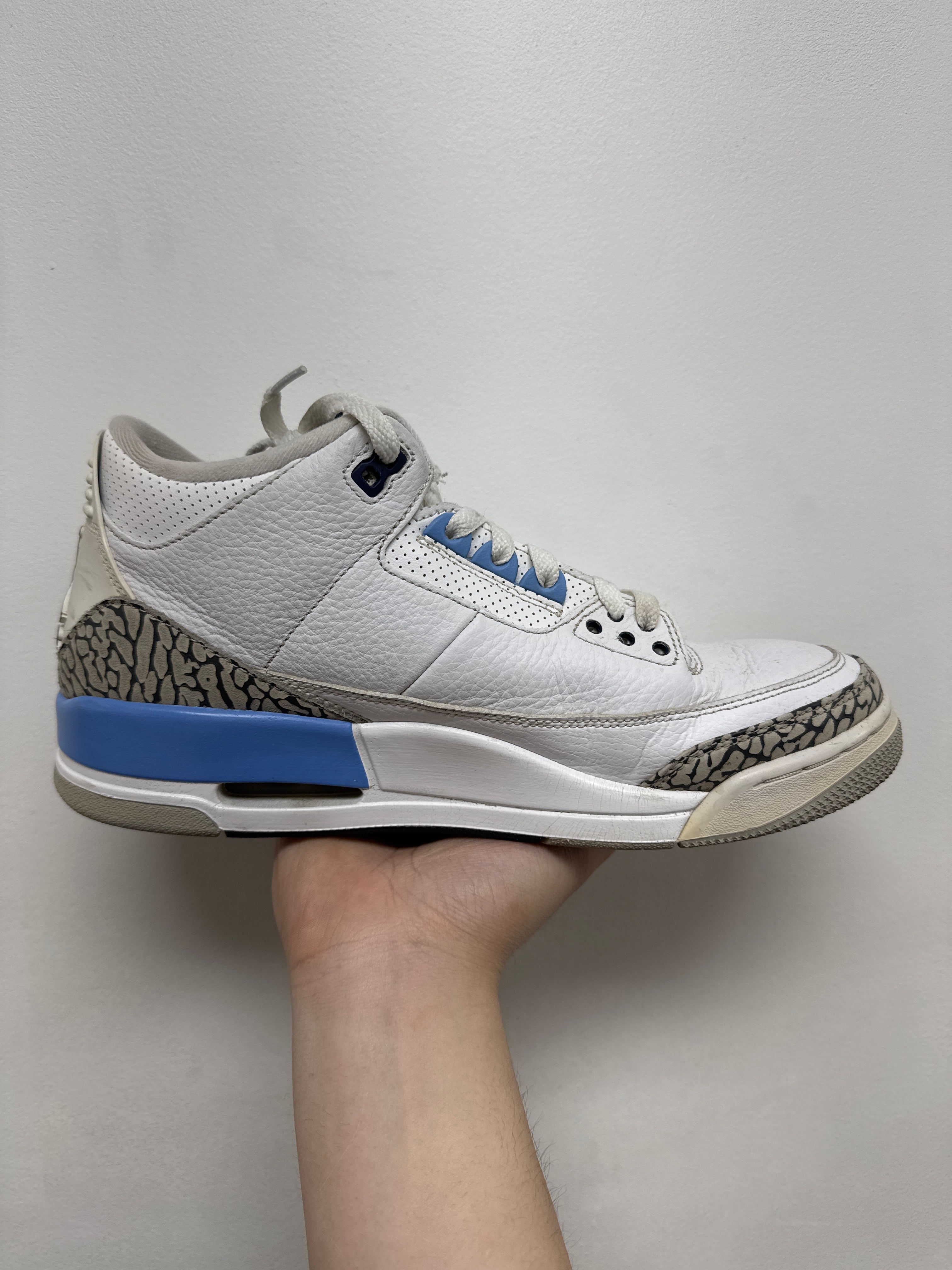 Jordan 3 UNC Sneakers
