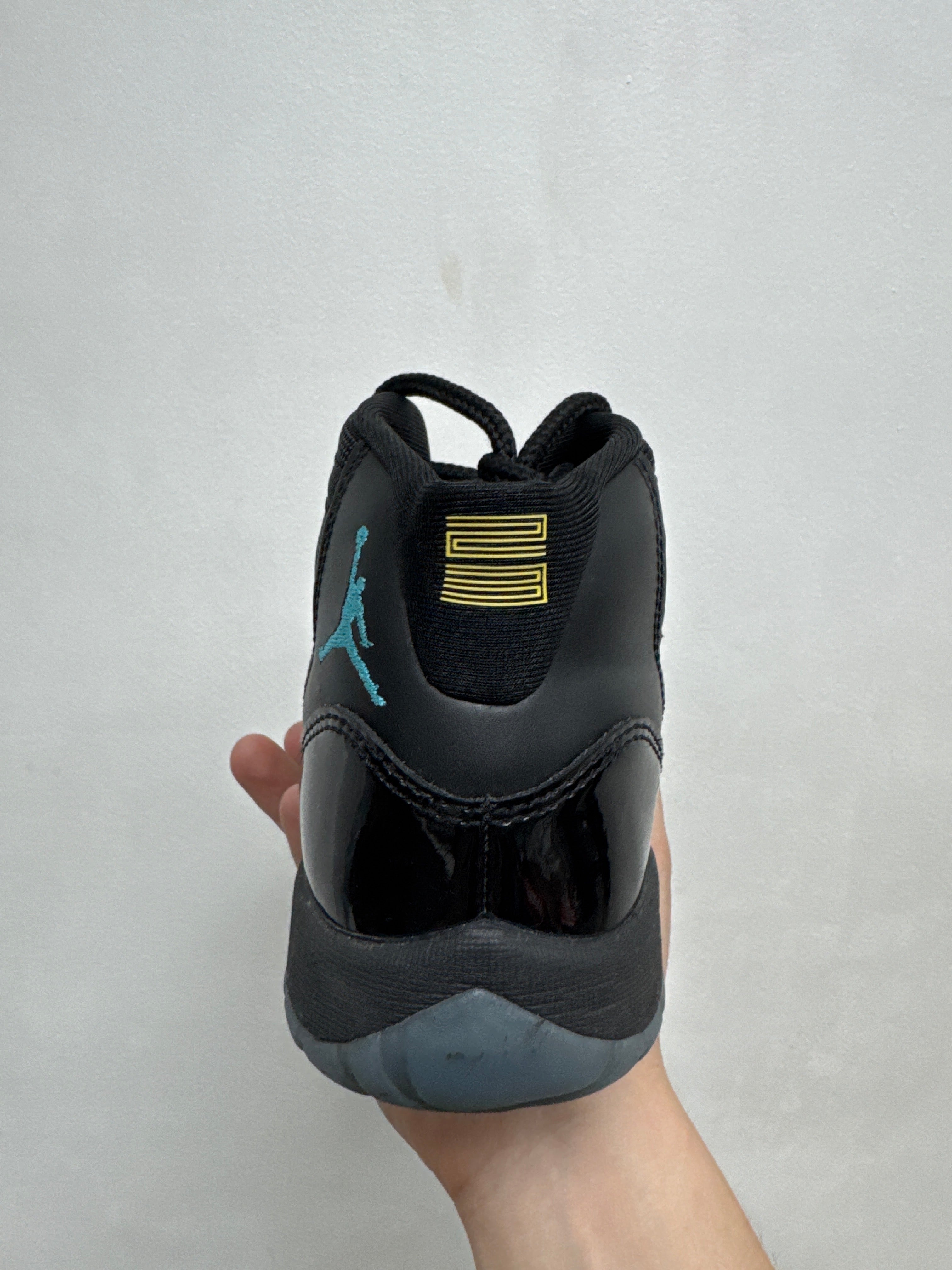 Jordan 4 Yellow Thunder Sneakers