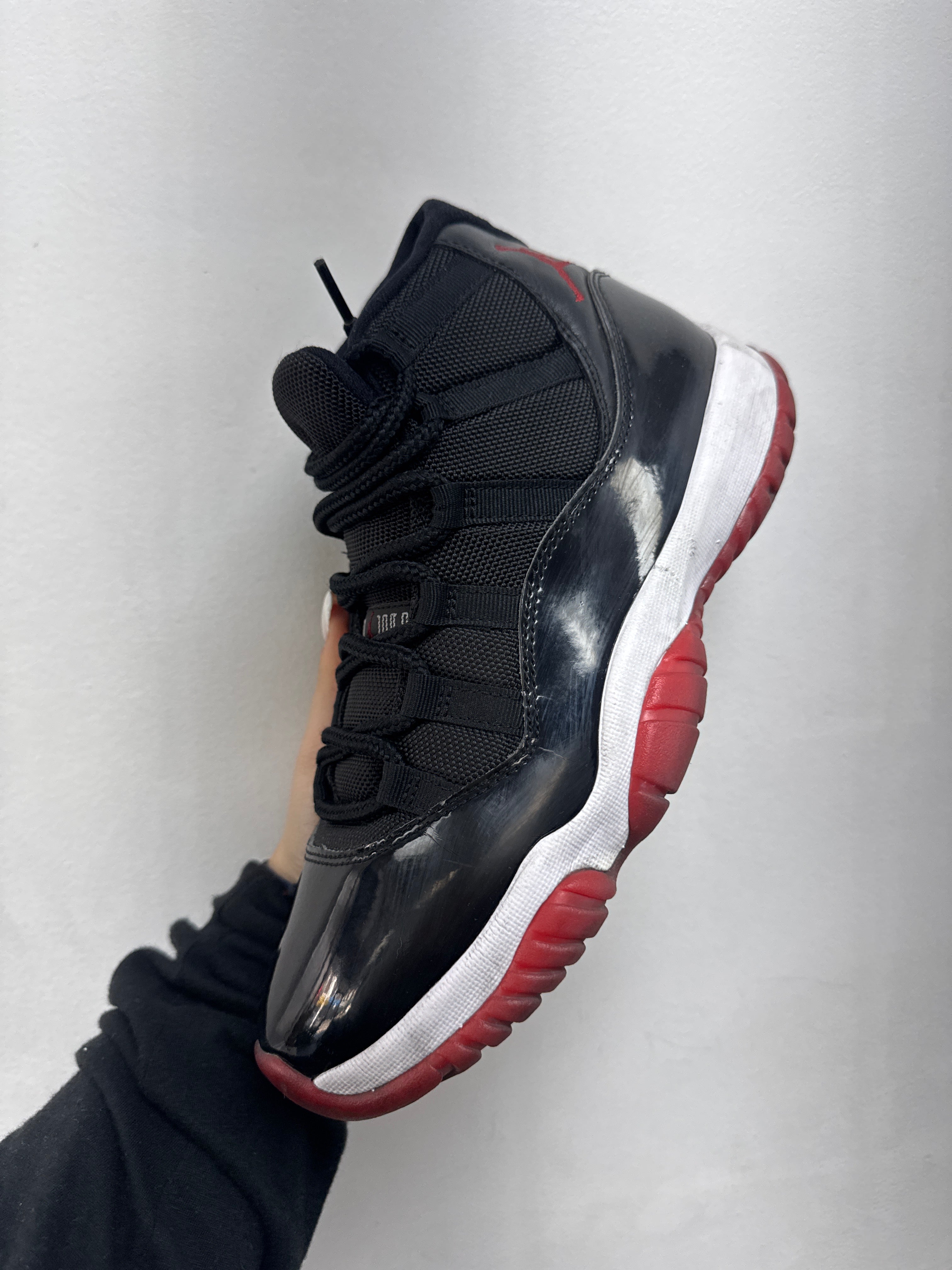 Jordan 11 Bred Sneakers