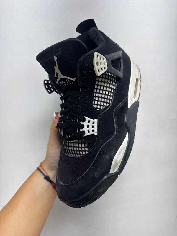 Jordan 4 White Thunder Sneakers