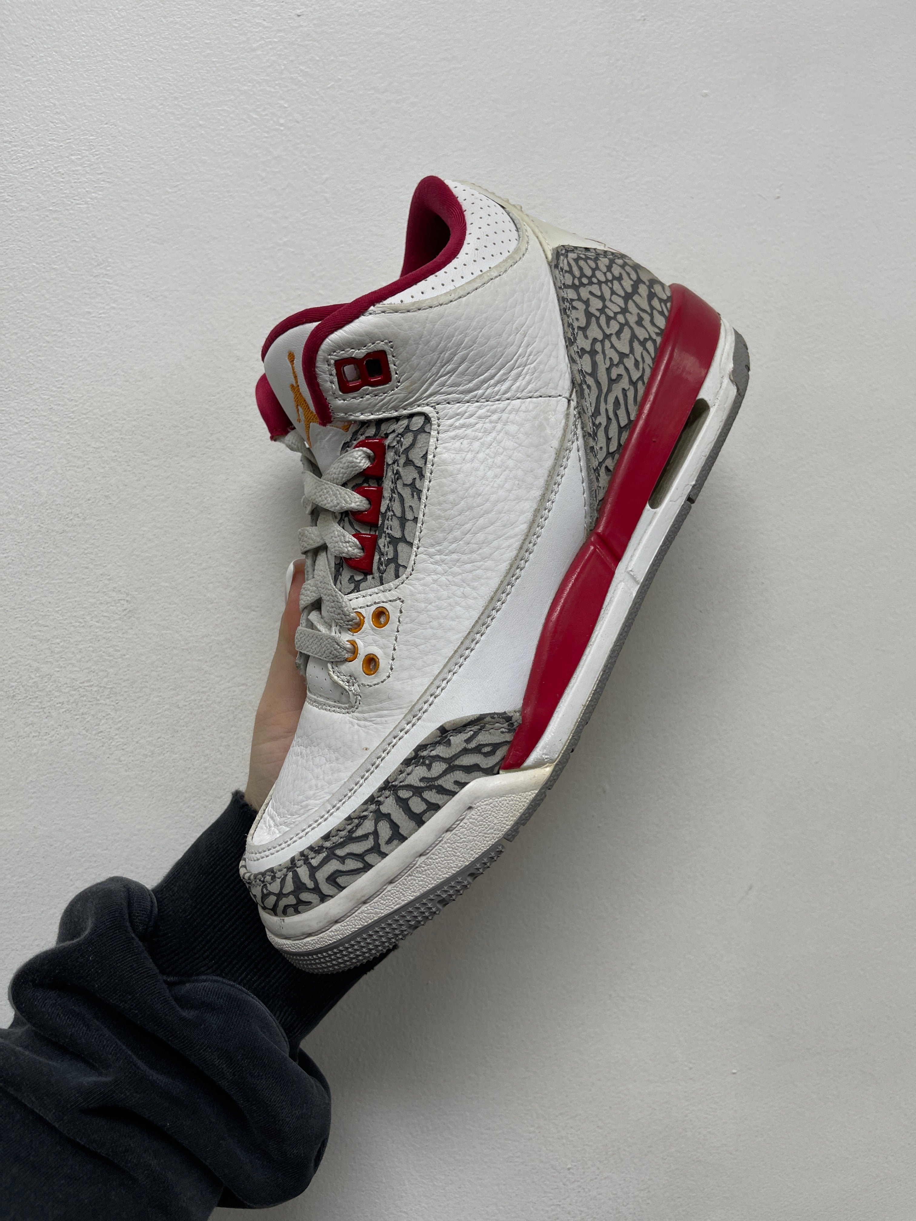 Jordan 3 Cardinal Sneakers