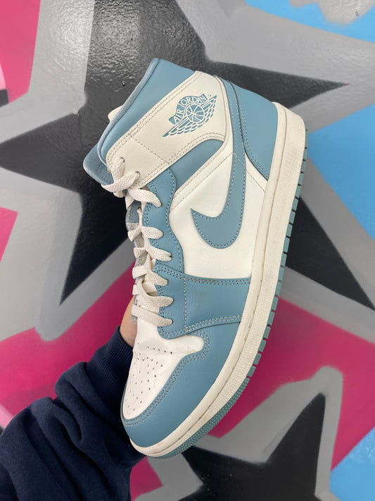 Nike Jordan 1 Mid UNC Sneakers