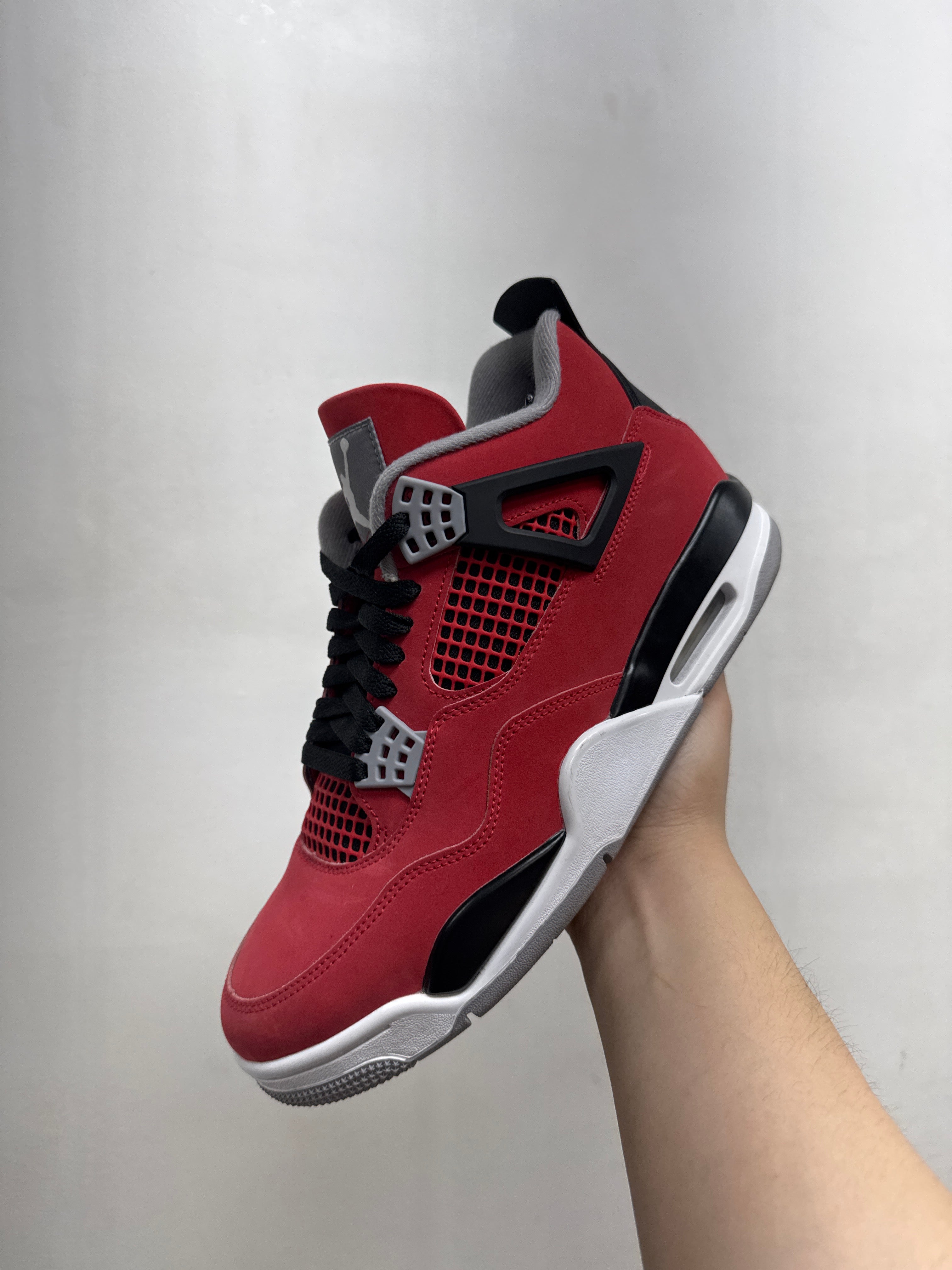 Jordan 4 Toro Bravo Sneakers