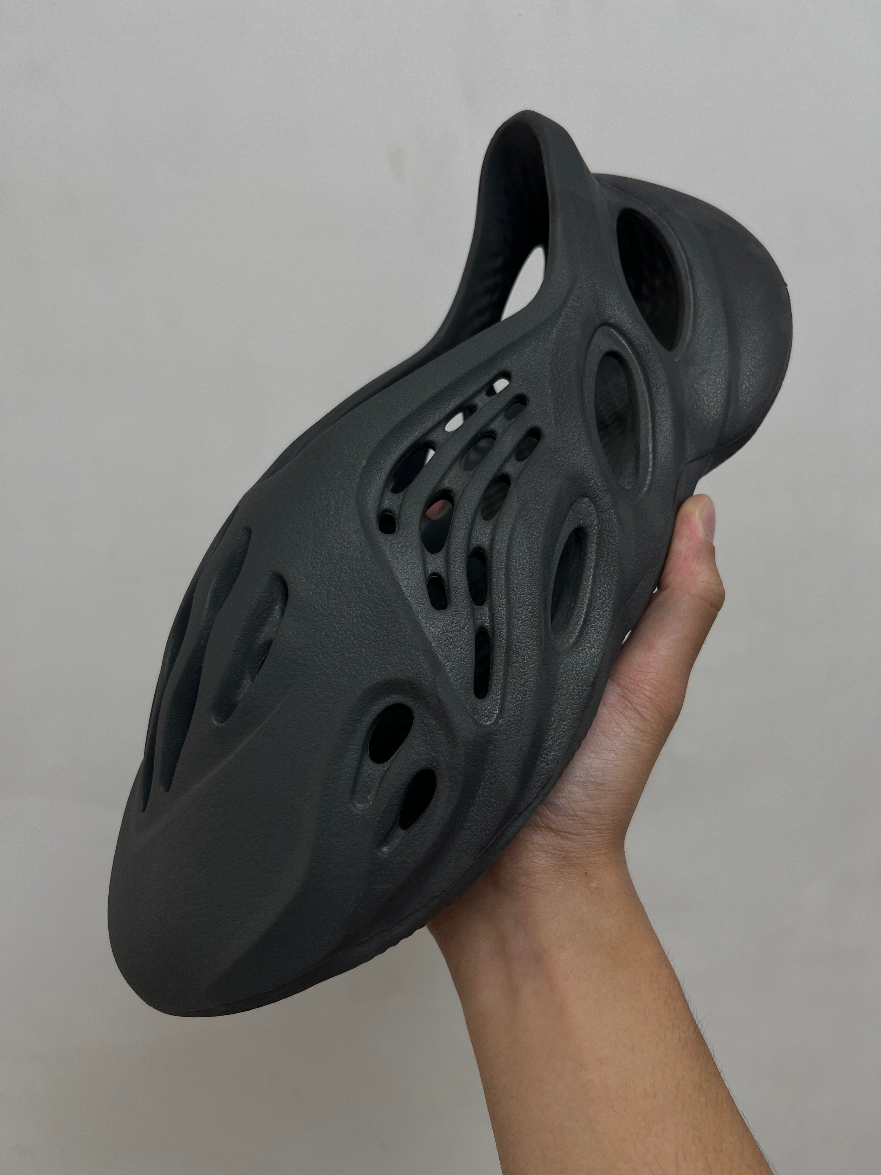 YZY Foam Runner Onyx Slides
