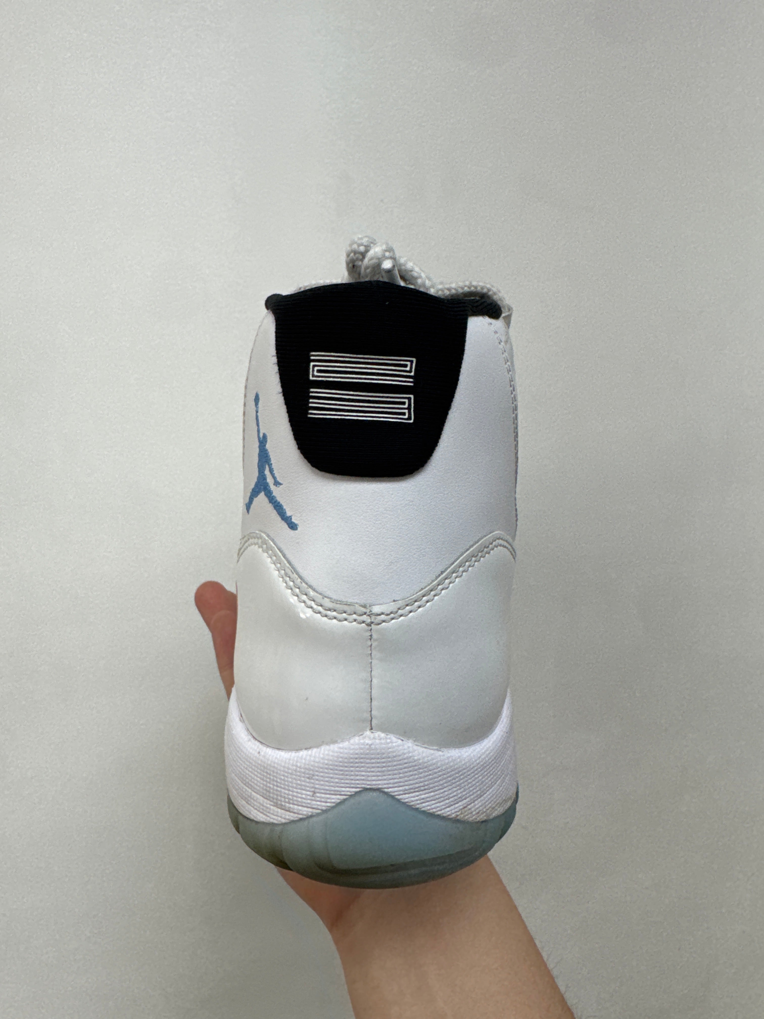 Jordan 11 Legend Blue Sneakers