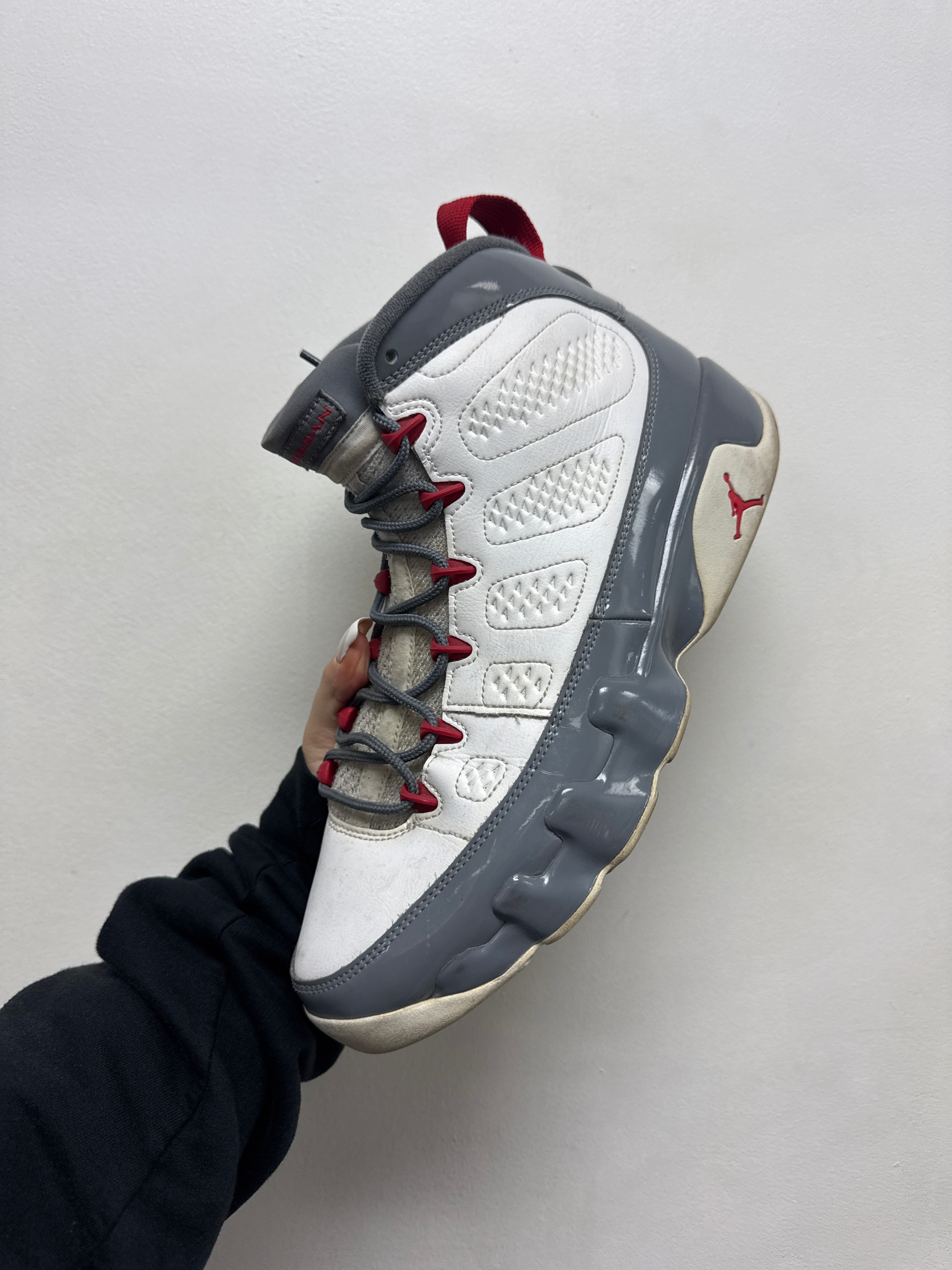 Jordan 9 Fire Red Sneakers