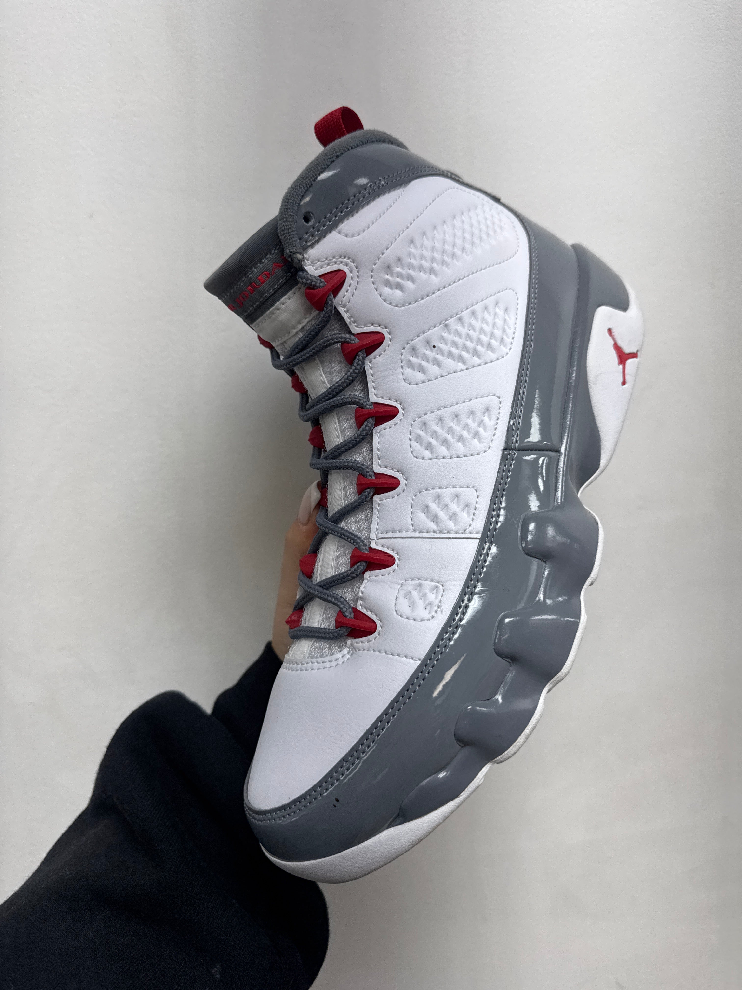 Jordan 9 Fire Red Sneakers
