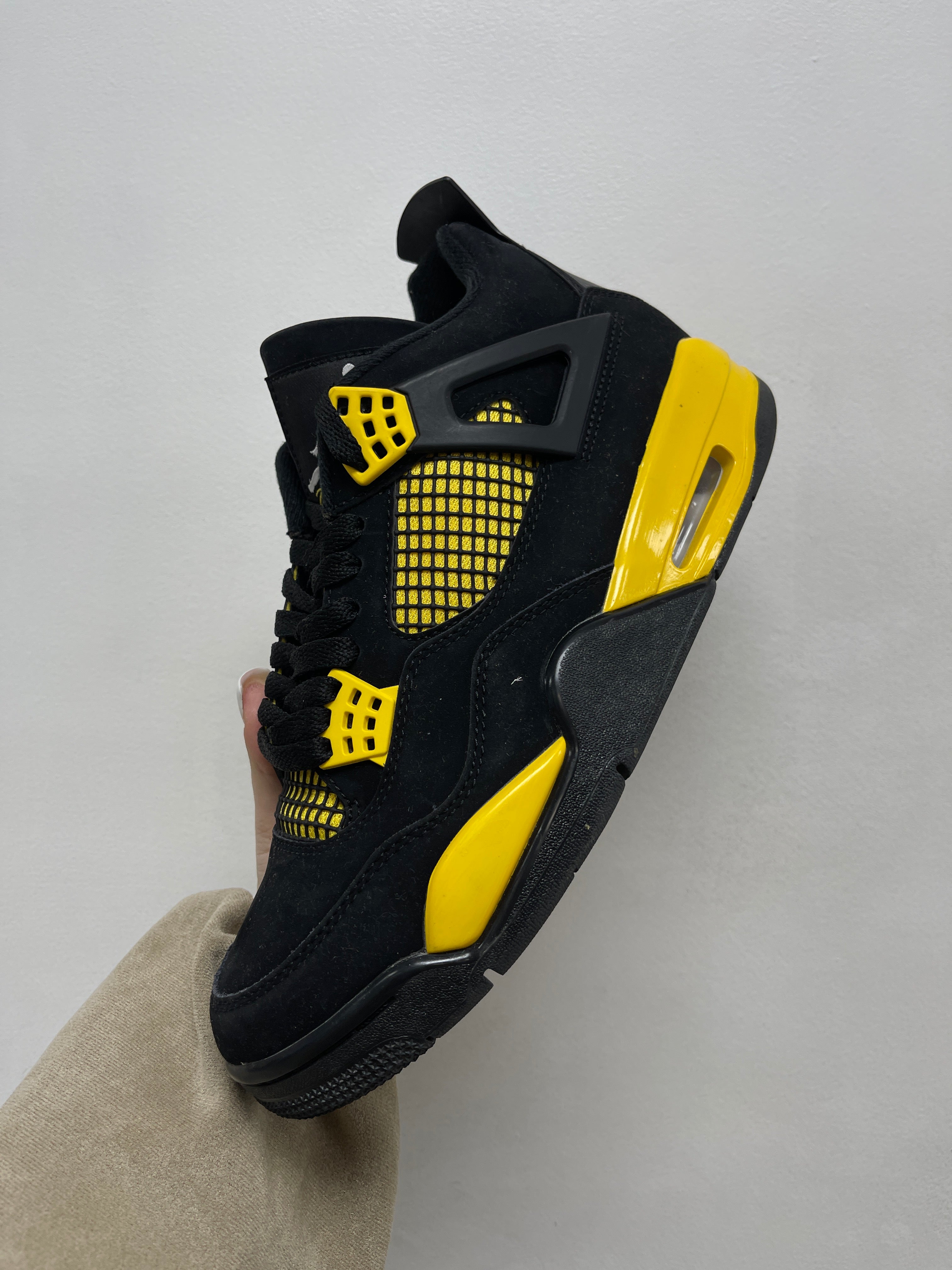 Jordan 4 Thunder Sneakers