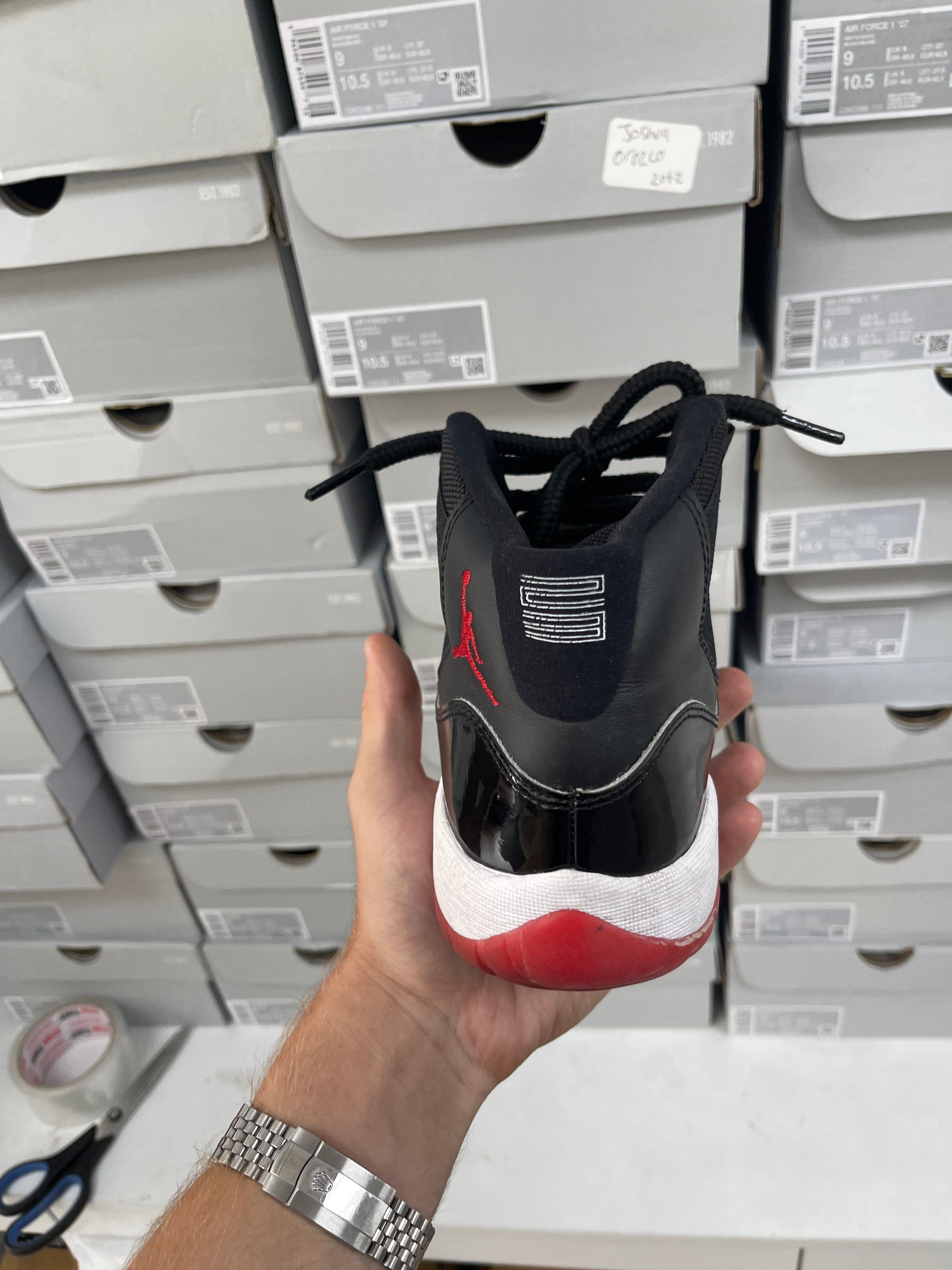 Jordan 11 Bred Sneakers