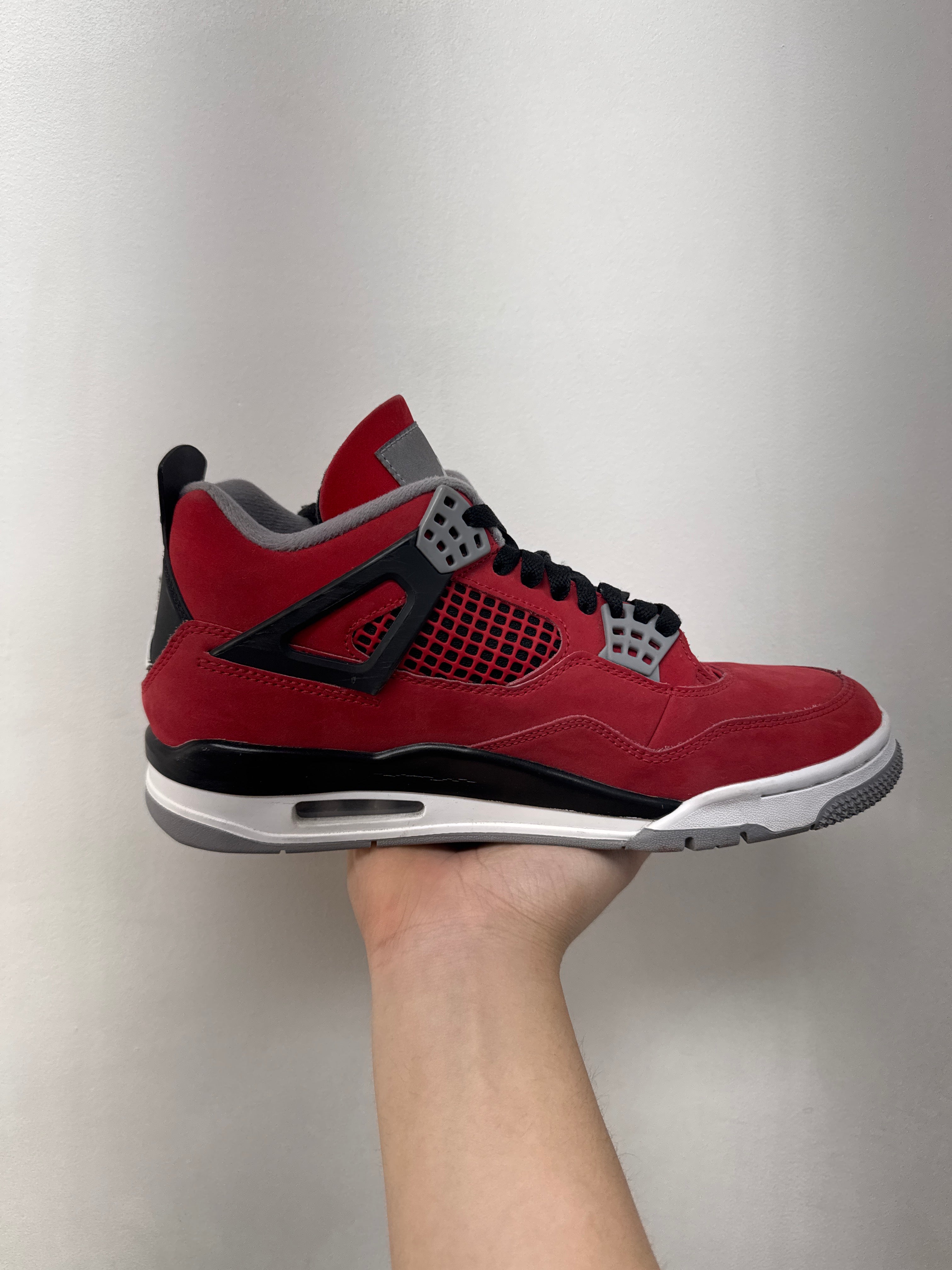 Jordan 4 Toro Sneakers