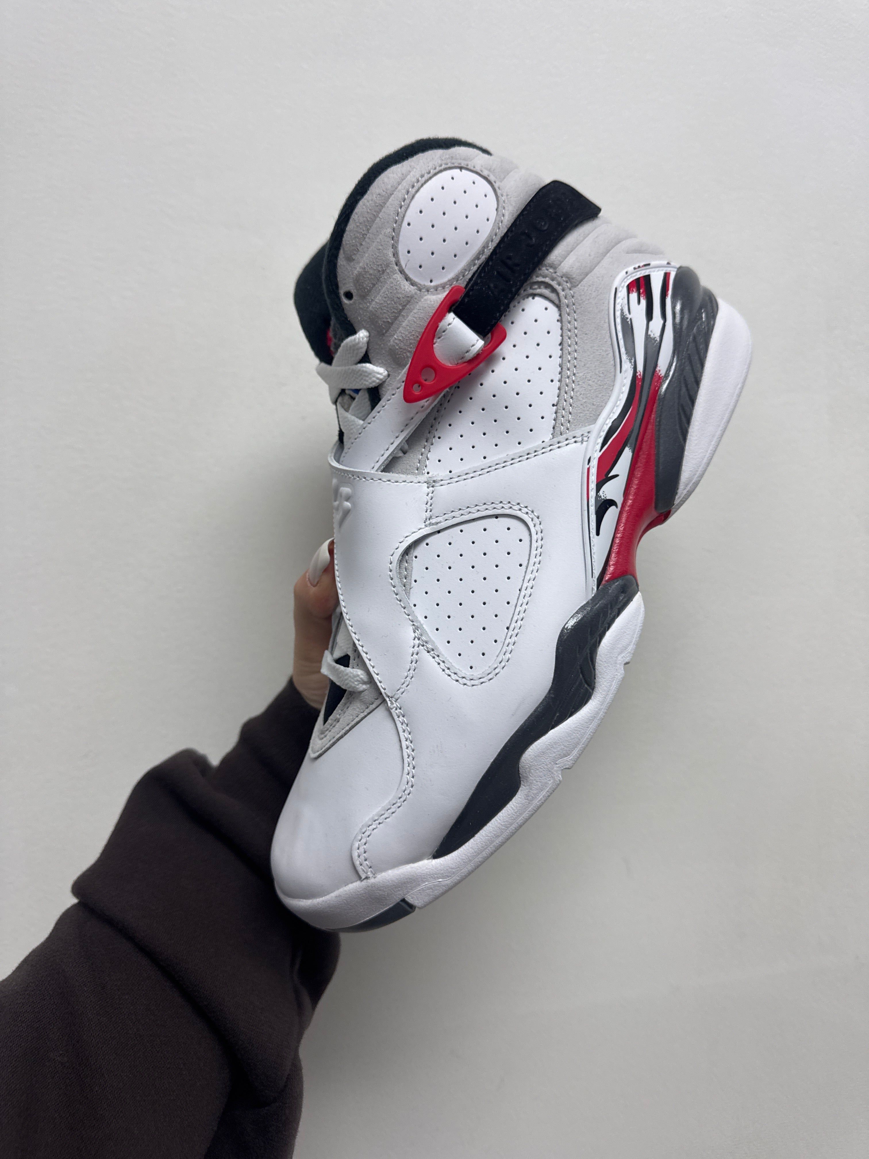 Jordan 8 Bugs Bunny Sneakers