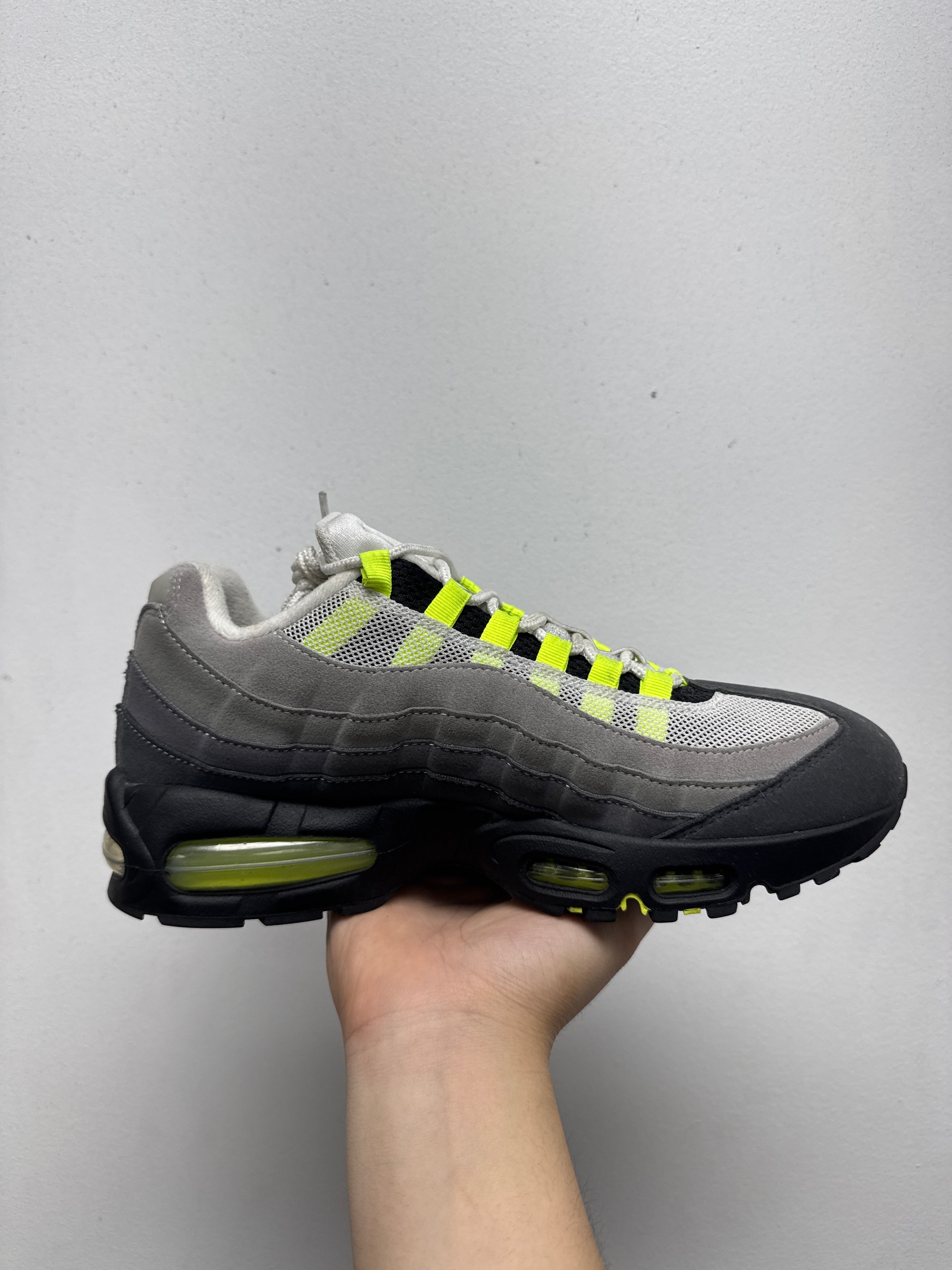 Nike AM95 Neon Sneakers