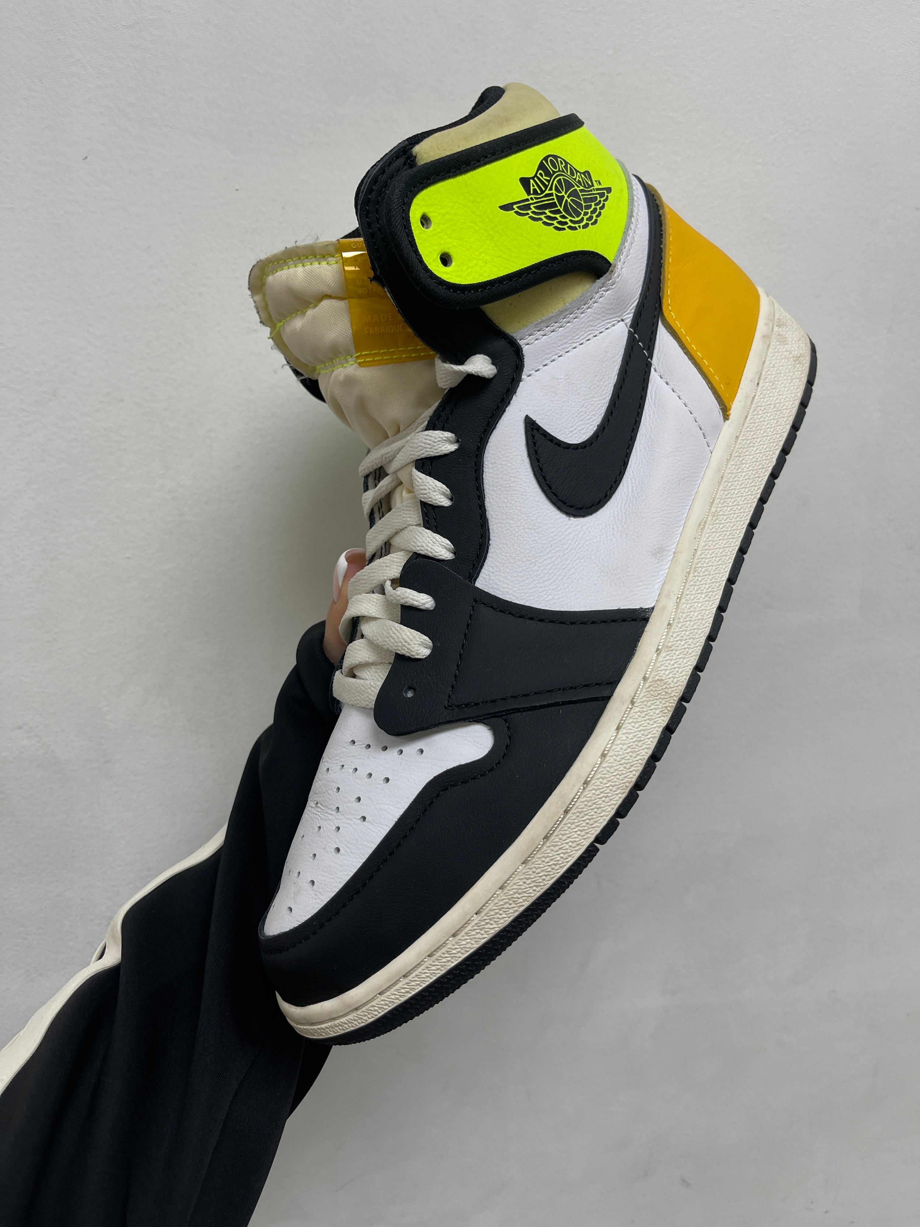 Jordan 1 Volt Sneakers