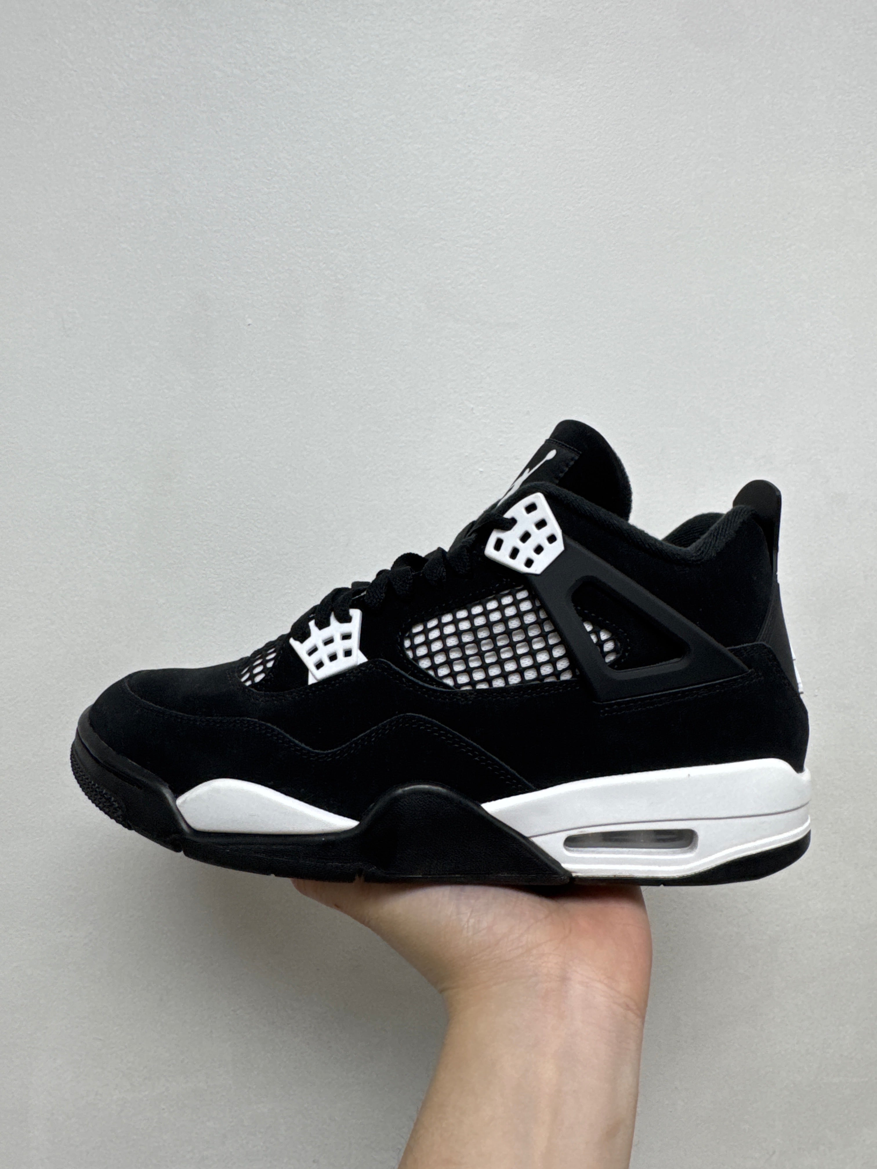 Jordan 4 White Thunder Sneakers