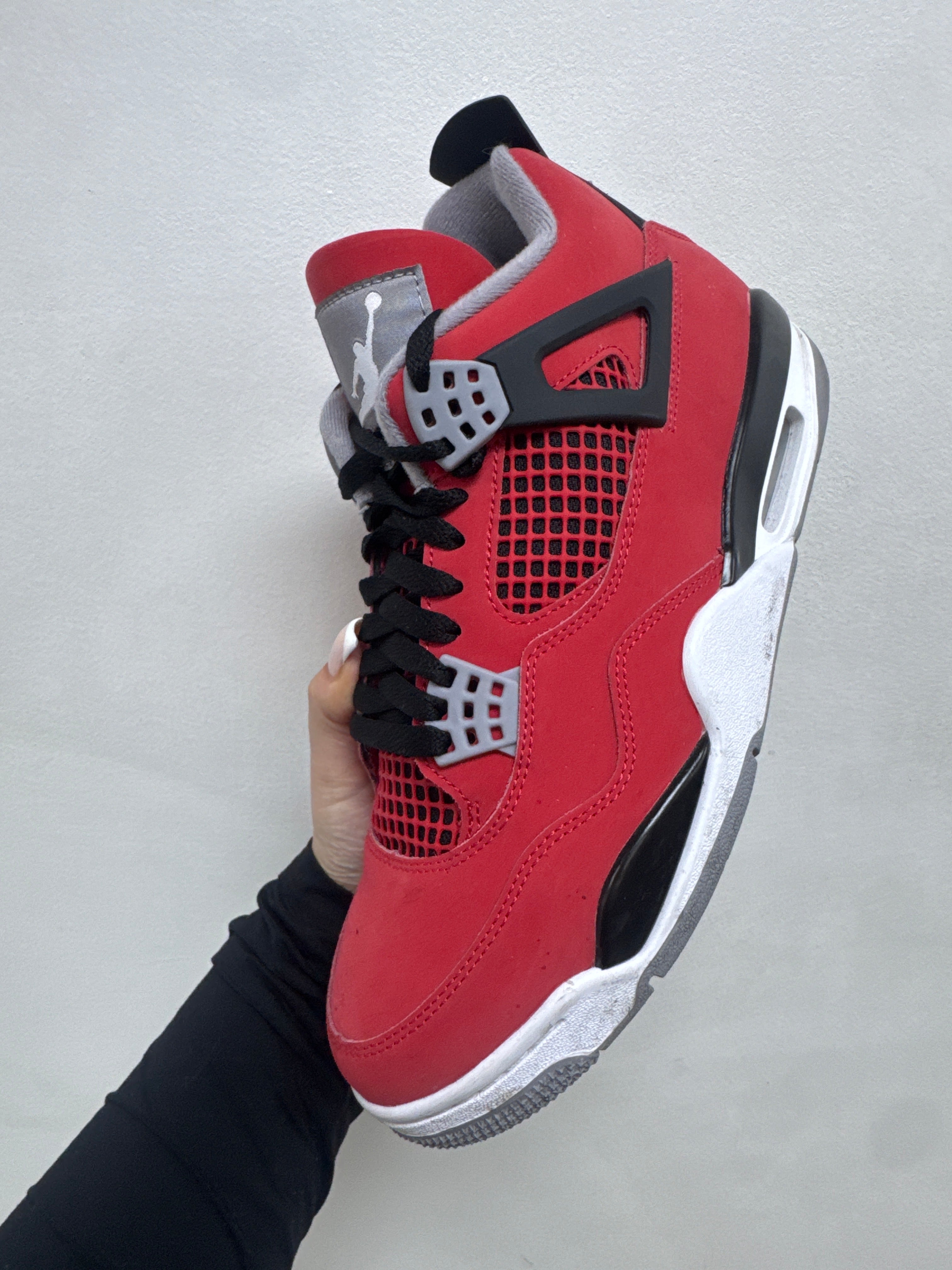 Jordan 4 Toro Sneakers