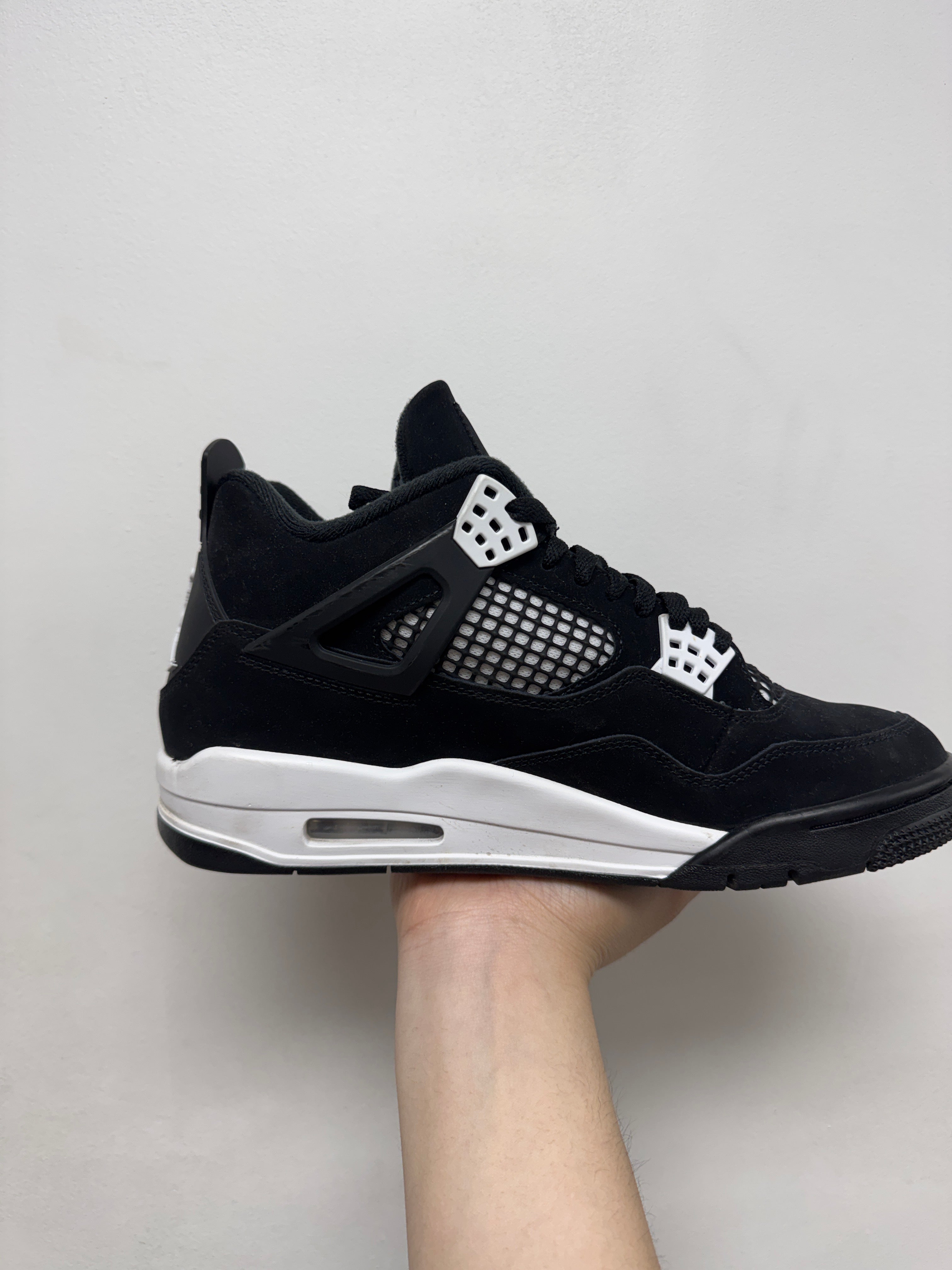 Jordan 4 White Thunder Sneakers