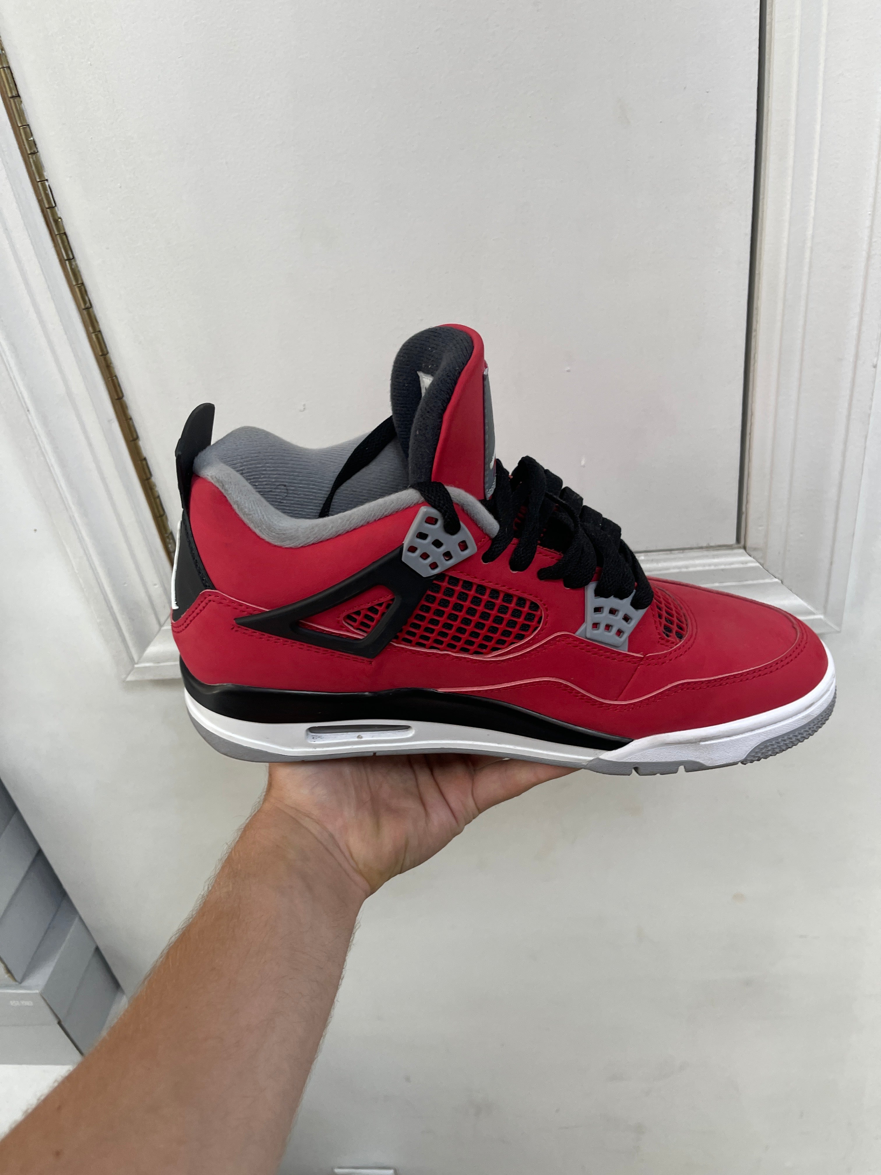 Jordan 4 Toro Bravo Sneakers