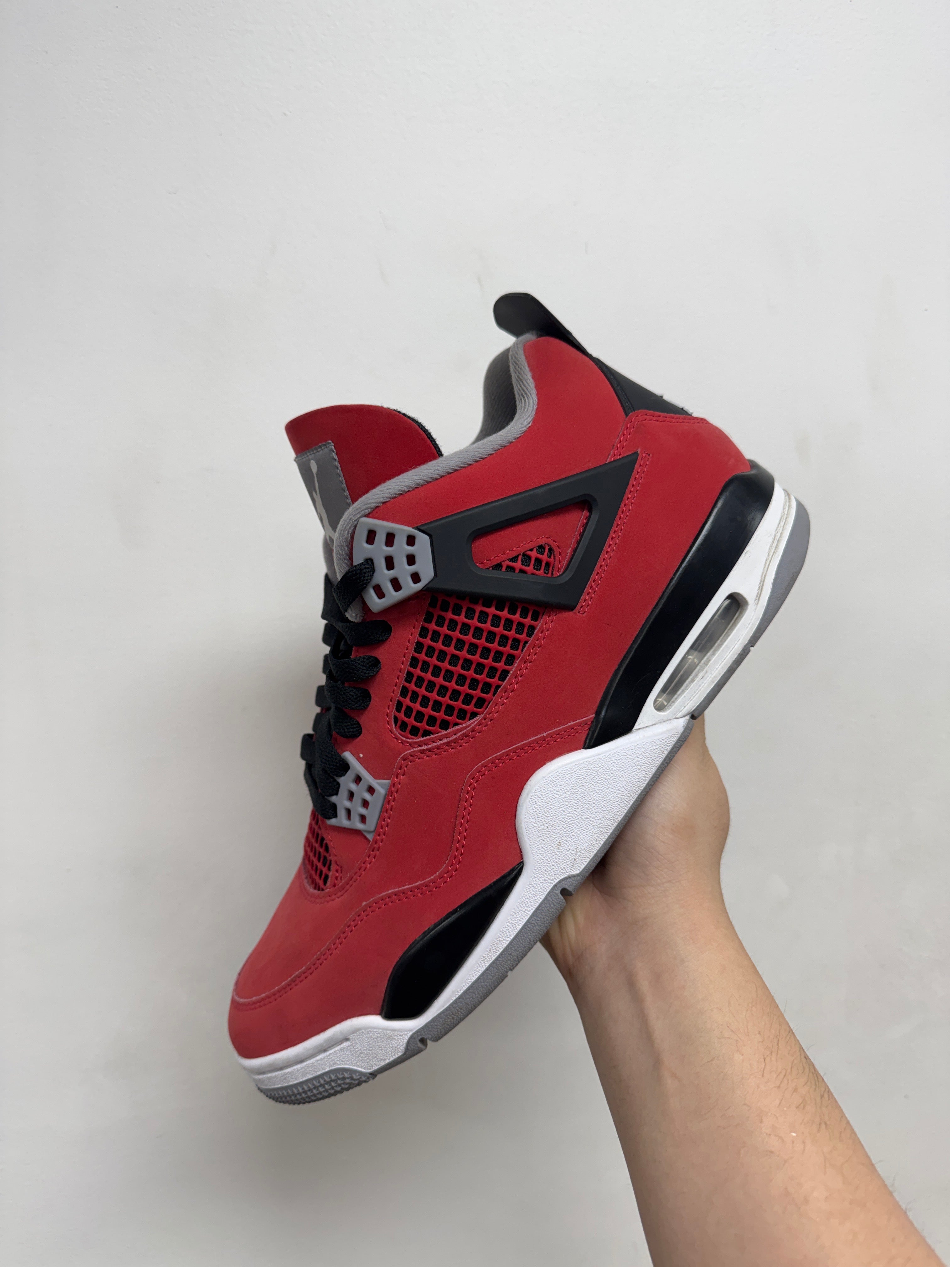 Jordan 4 Toro Sneakers