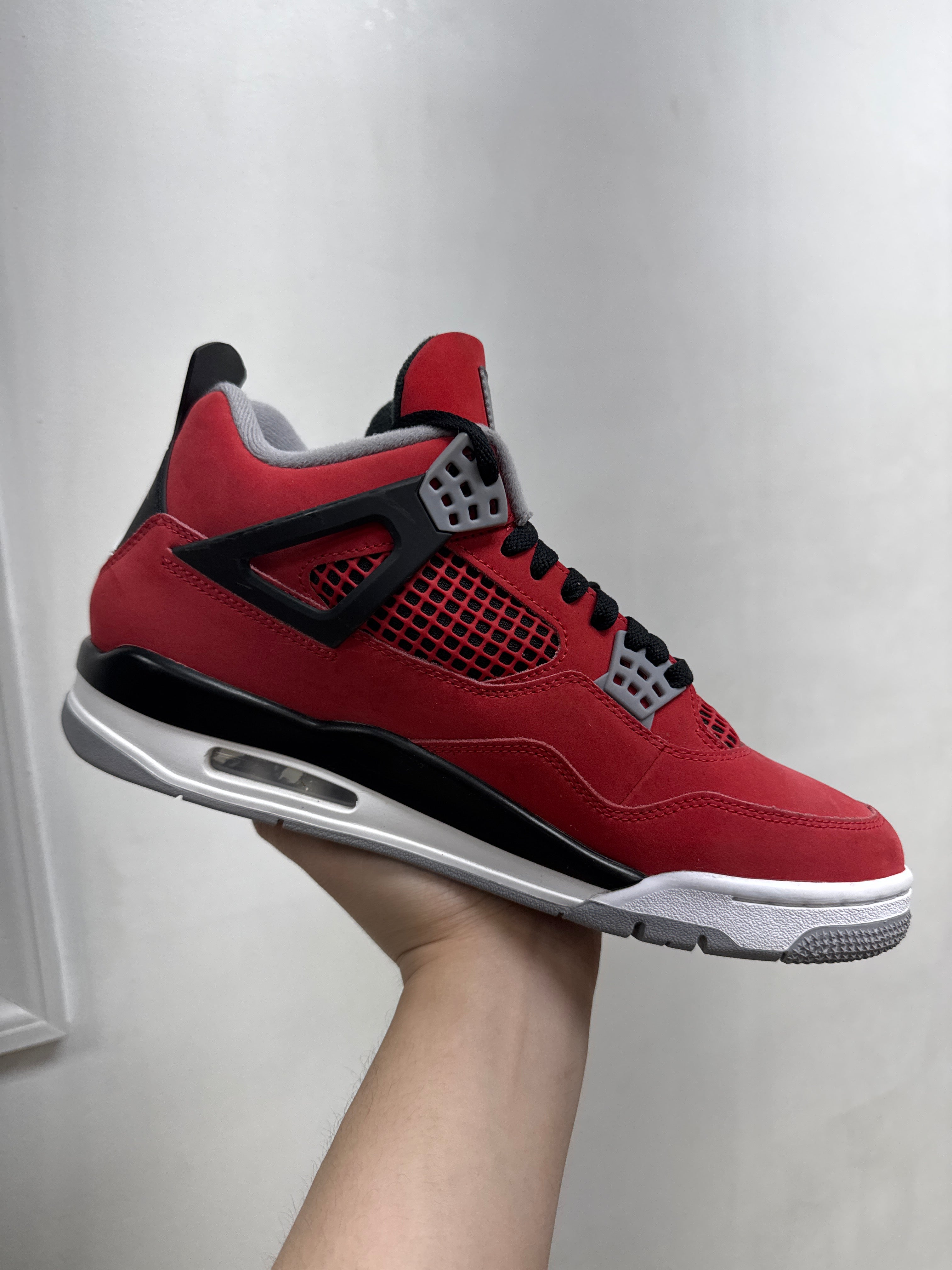 Jordan 4 Toro Sneakers