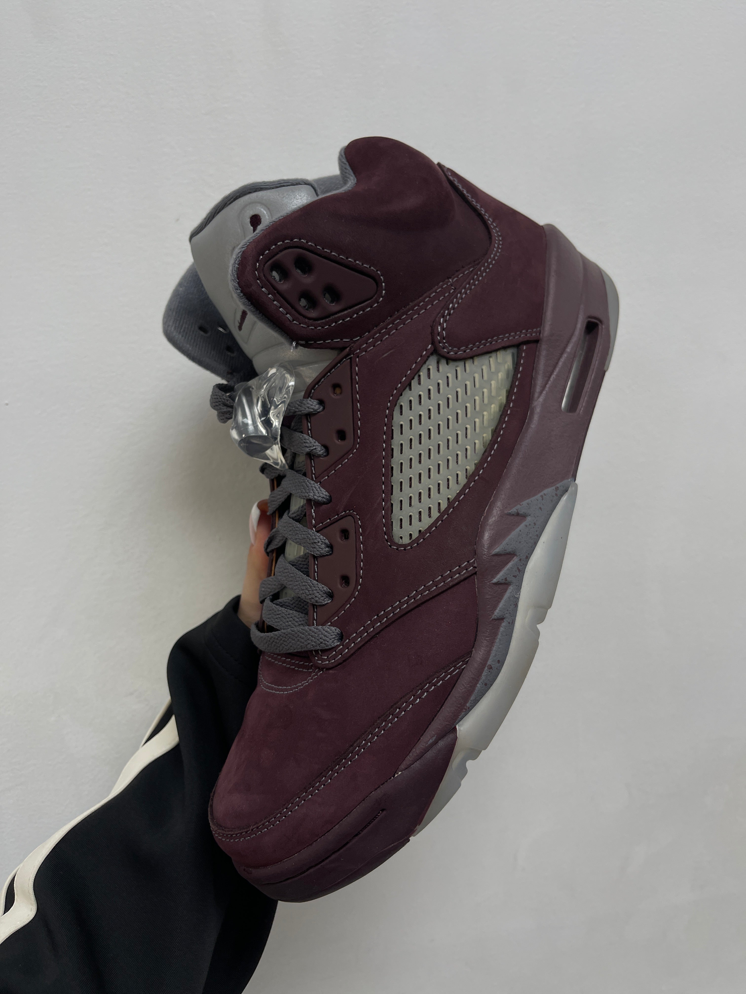 Jordan 5 Maroon Sneakers