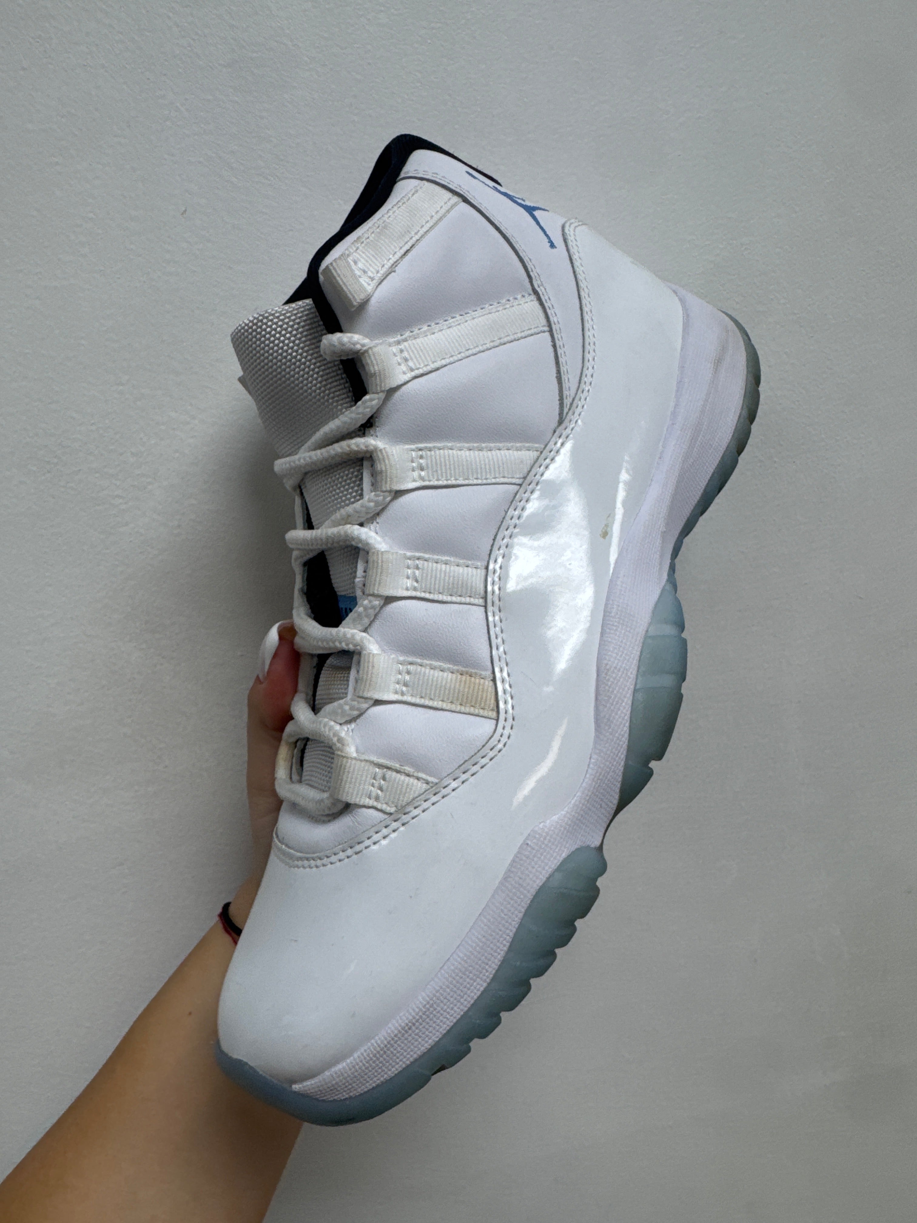 Jordan 11 Legend Blue Sneakers