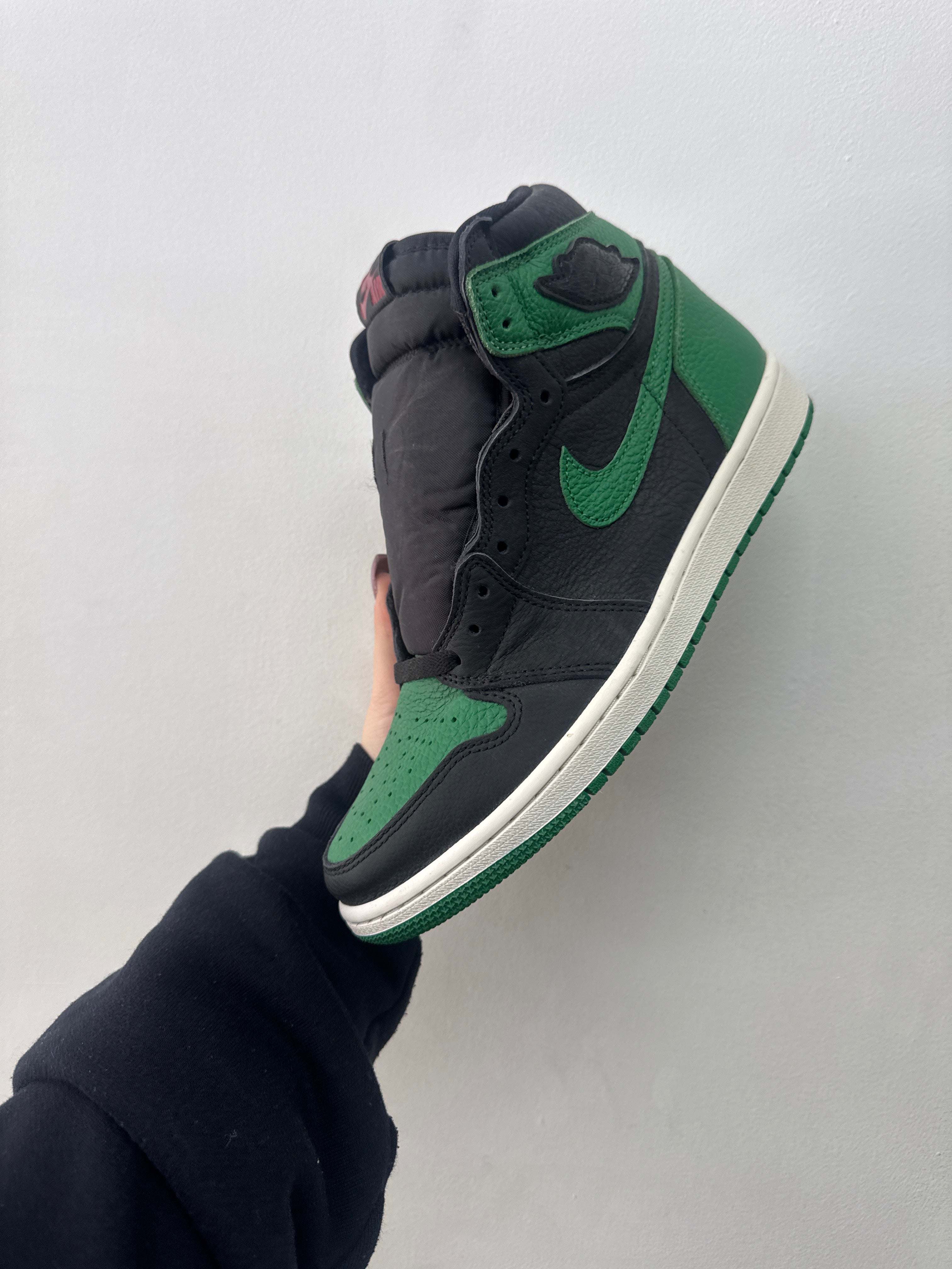 Jordan 1 Pine Green Sneakers